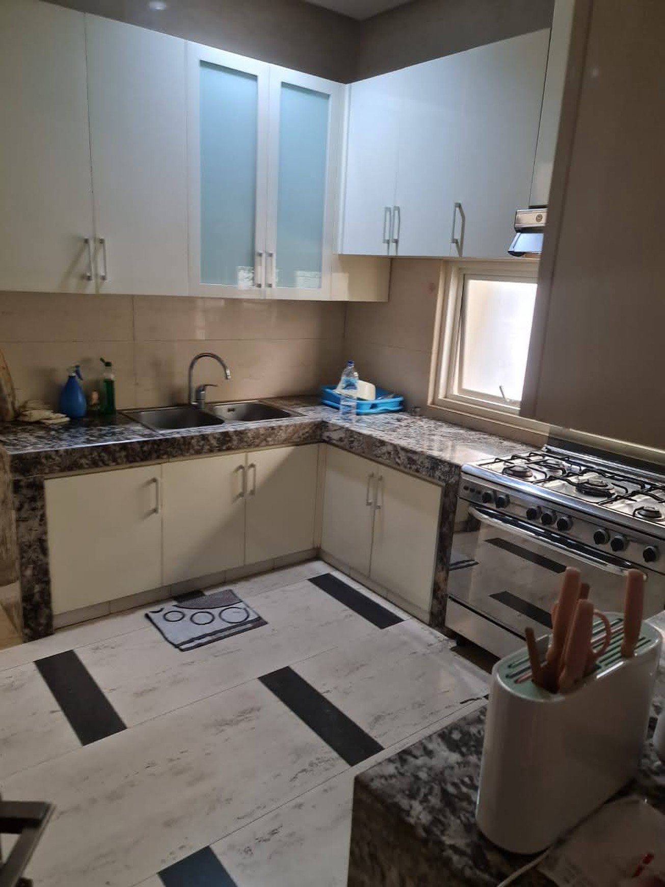 Disewakan Rumah FULL MARMER & Full Furnished Graha Famili Surabaya Barat