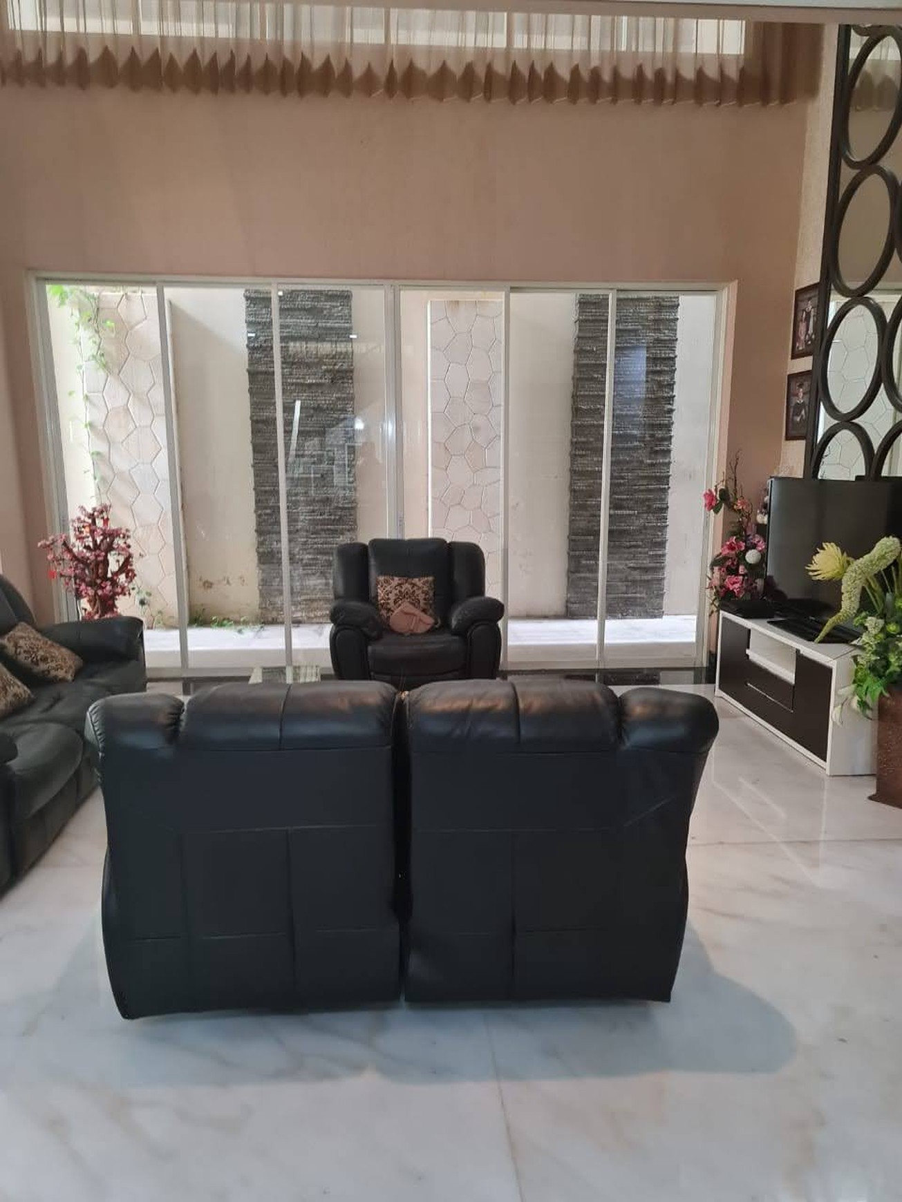Disewakan Rumah FULL MARMER & Full Furnished Graha Famili Surabaya Barat