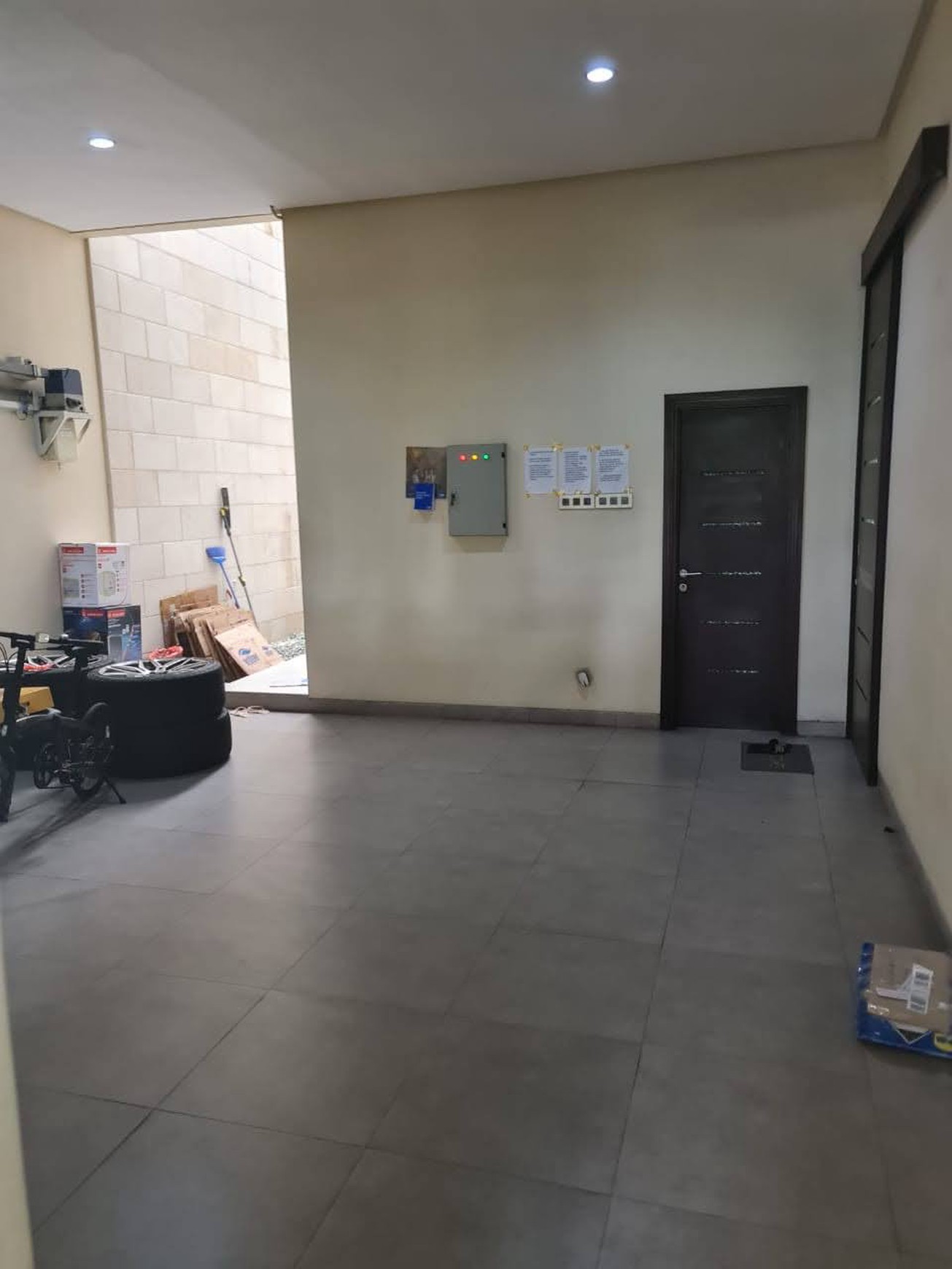 Disewakan Rumah FULL MARMER   & Full Furnished Graha Famili Surabaya Barat