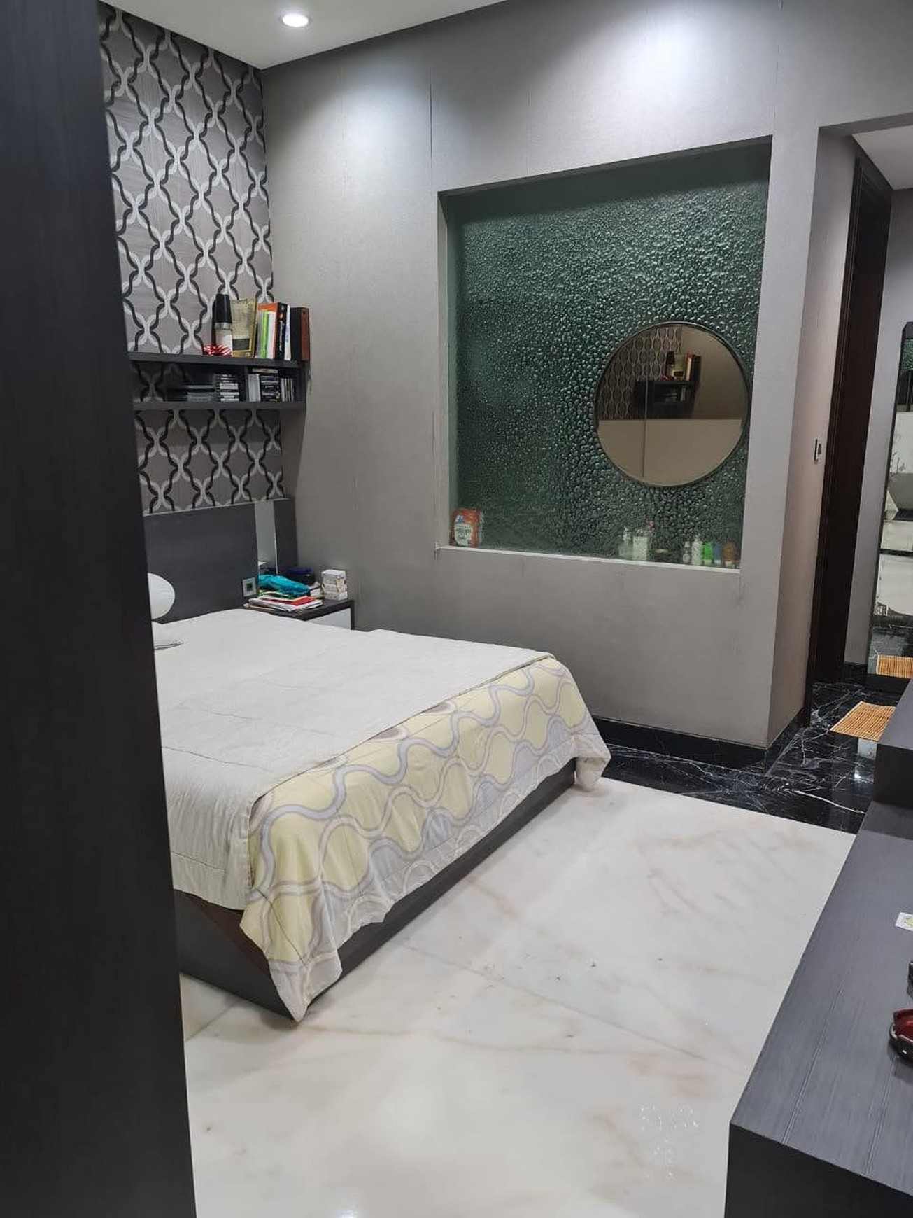 Disewakan Rumah FULL MARMER & Full Furnished Graha Famili Surabaya Barat