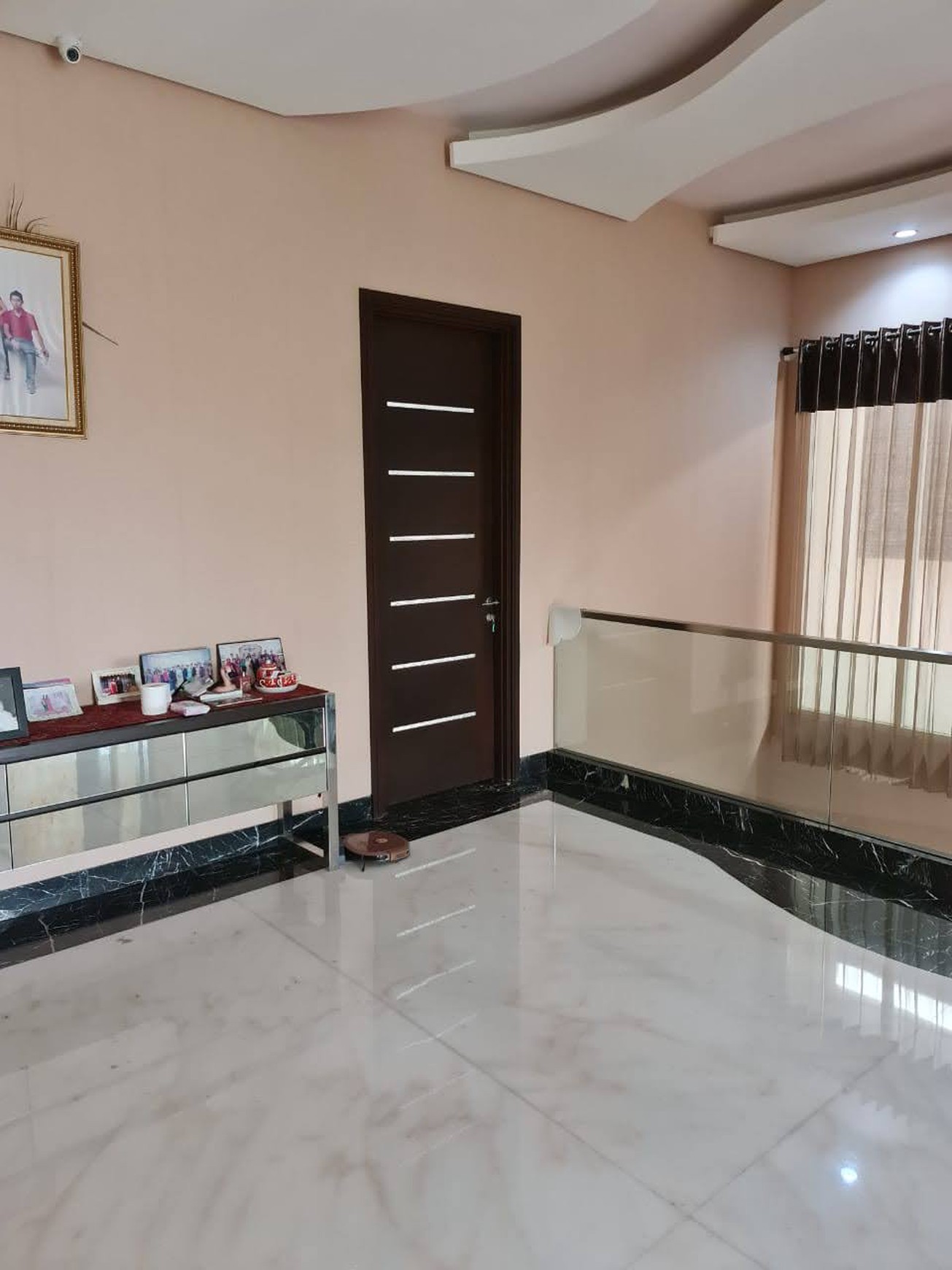 Disewakan Rumah FULL MARMER   & Full Furnished Graha Famili Surabaya Barat