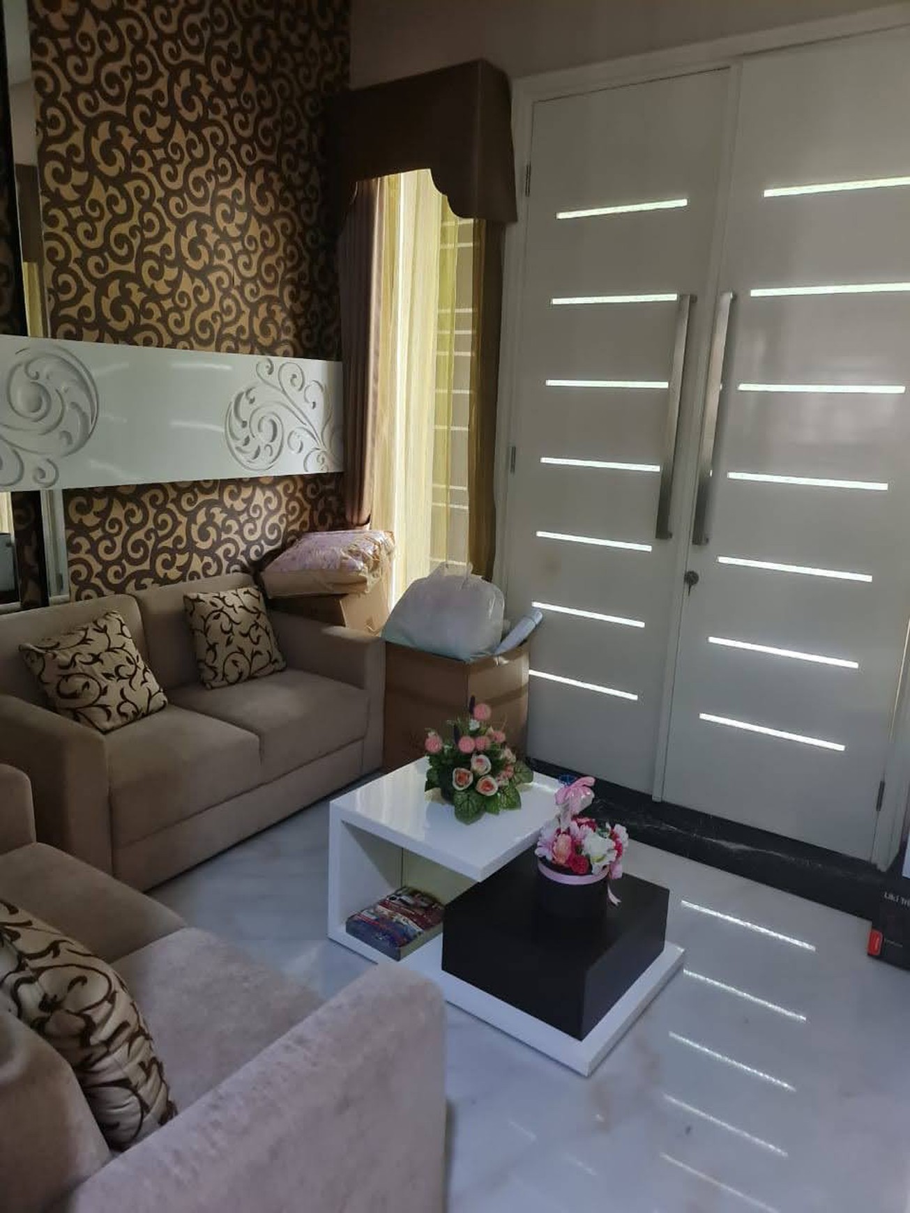Disewakan Rumah FULL MARMER & Full Furnished Graha Famili Surabaya Barat