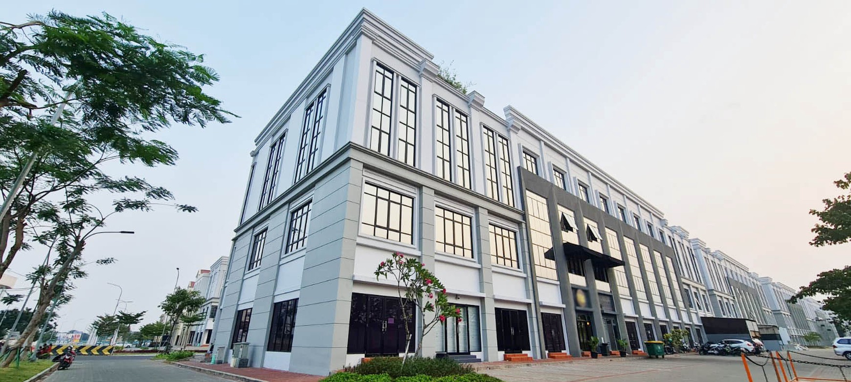 Ruko Hoek Sedayu City Boulevard Raya, Kelapa Gading, 3 muka BU, Harga Murah