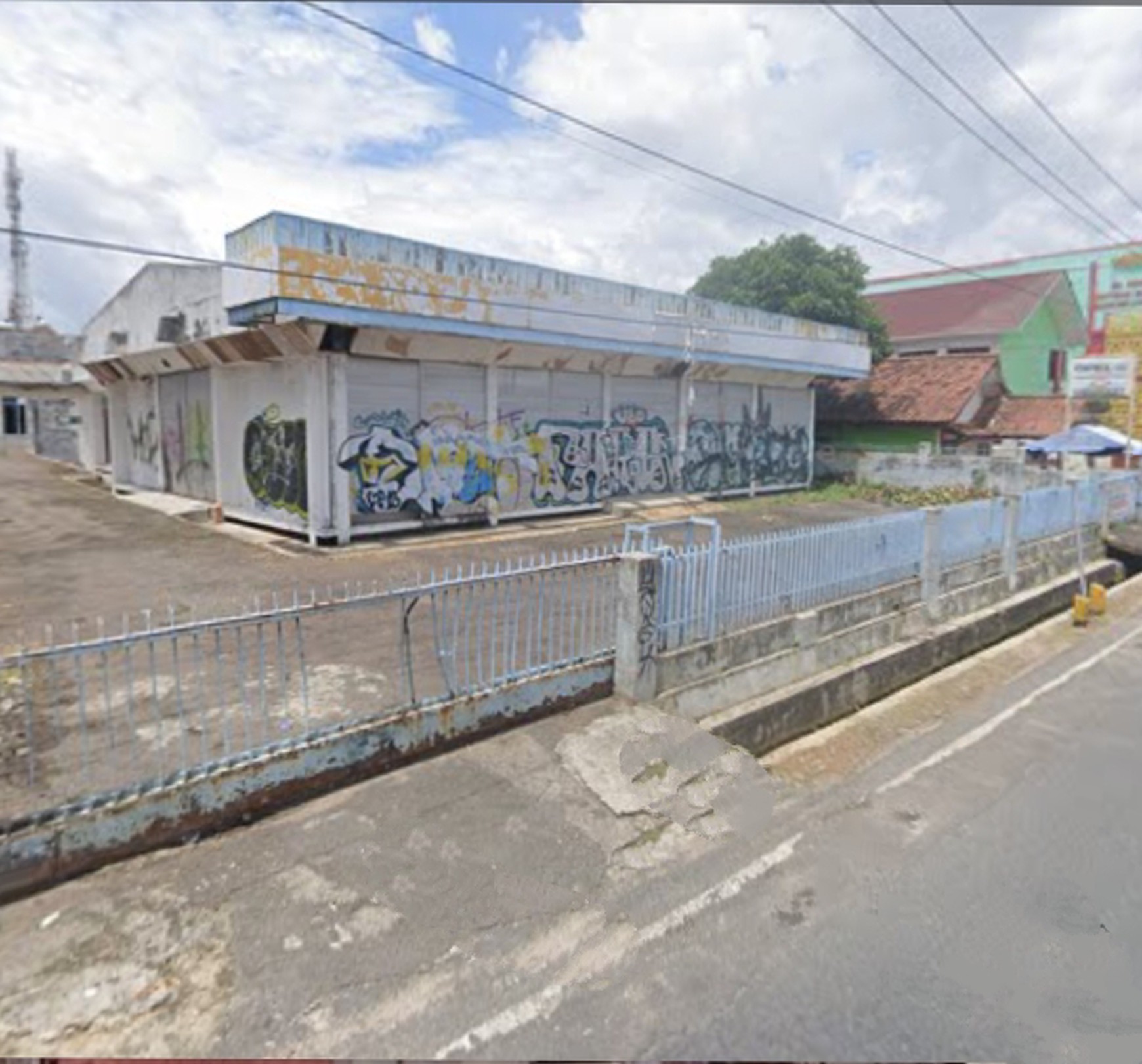 Tanah kosong bonus bangunan eks Showroom dijalan MH. Thamrin Gotong Royong Tanjung Karang Pusat B.Lampung
