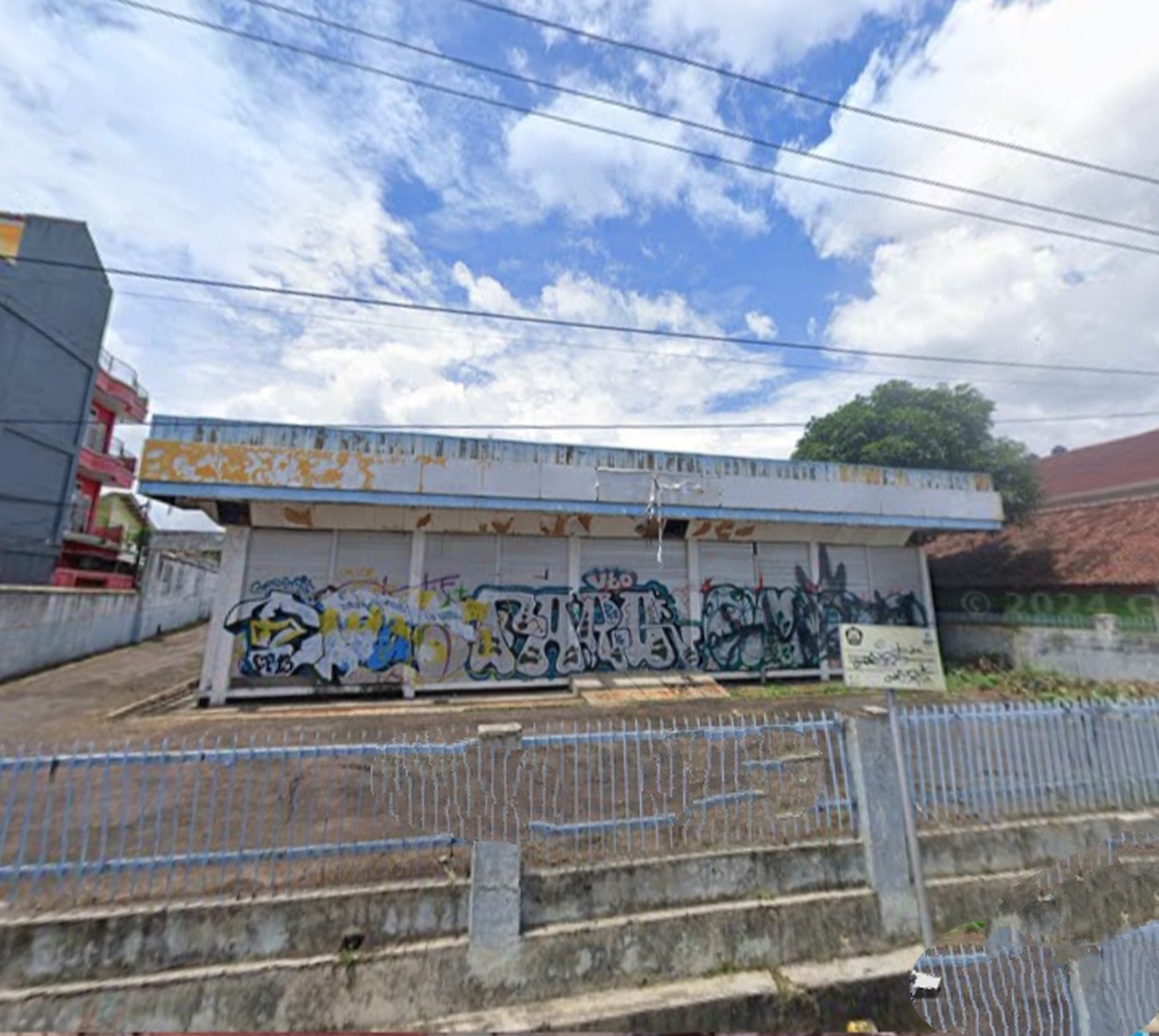 Tanah kosong bonus bangunan eks Showroom dijalan MH. Thamrin Gotong Royong Tanjung Karang Pusat B.Lampung