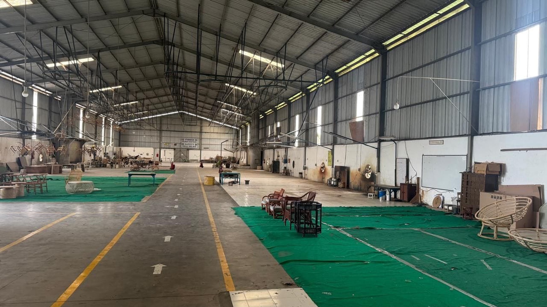 Dijual Pabrik Furniture Siap Pakai, Balongpanggang, Gresik
