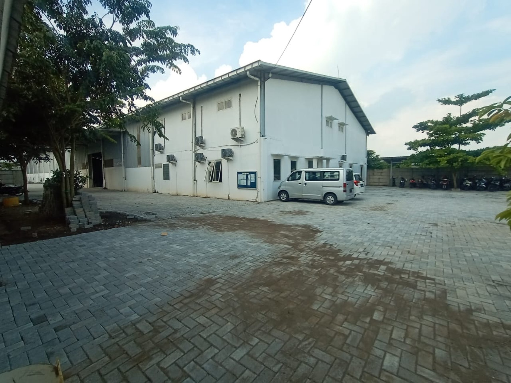 Dijual Pabrik Furniture Siap Pakai, Balongpanggang, Gresik