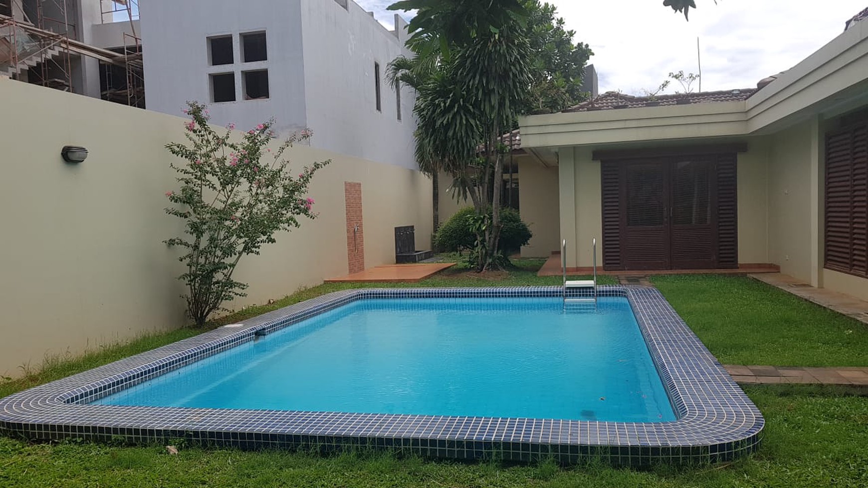 Rumah Siap Huni, Hunian Nyaman dan Asri @Kemang, Jakarta Selatan