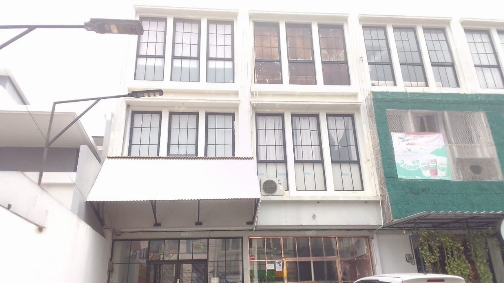 Ruko 3 Lantai Dengan Lokasi Strategis Di Jalan Tebet Raya, Jakarta Selatan