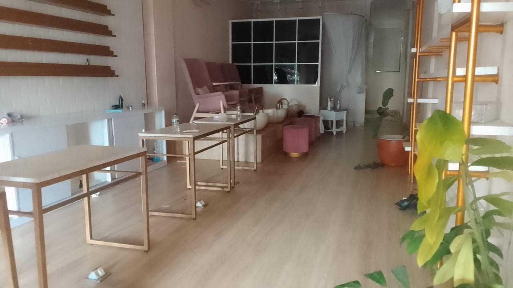 Ruko 3 Lantai Dengan Lokasi Strategis Di Jalan Tebet Raya, Jakarta Selatan