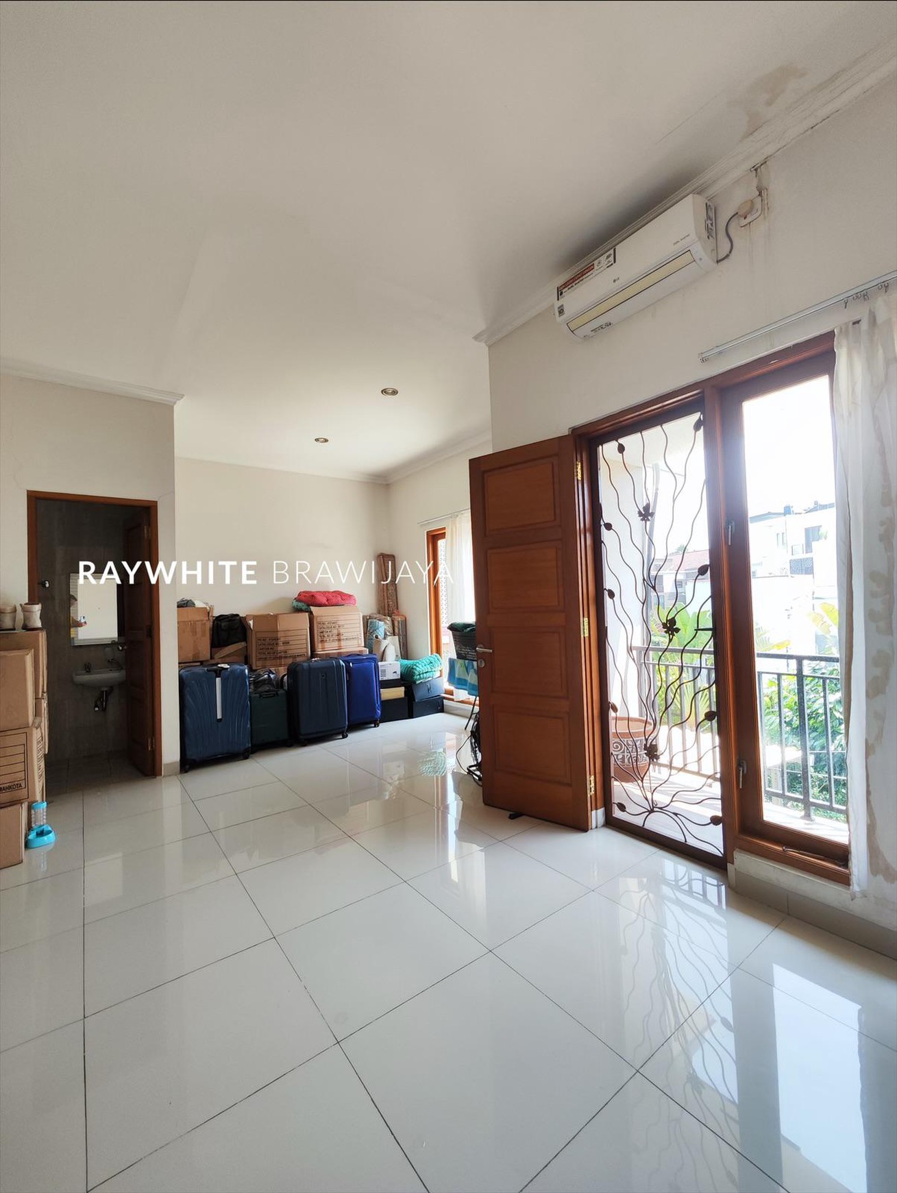 Rumah Siap Huni Lingkungan Tenang Area Lebak Bulus
