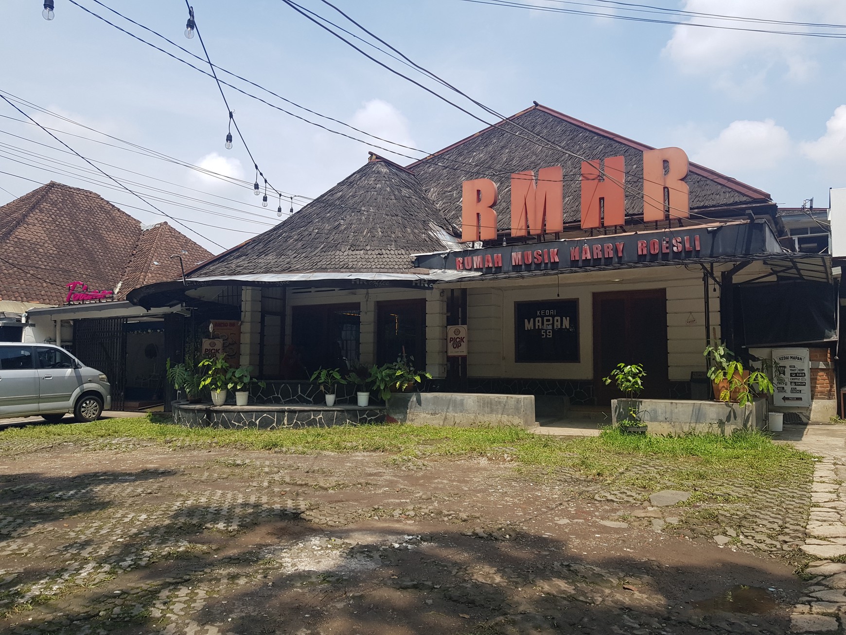Rumah Legendaris Dekat Gedung Sate Bandung