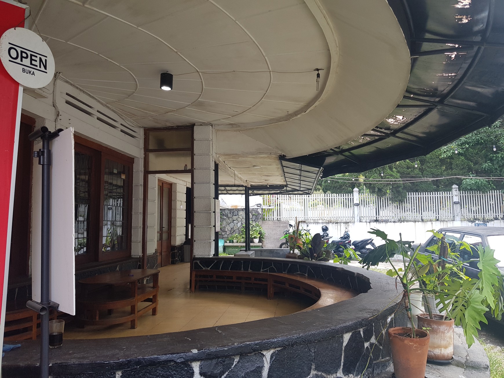 Rumah Legendaris Dekat Gedung Sate Bandung