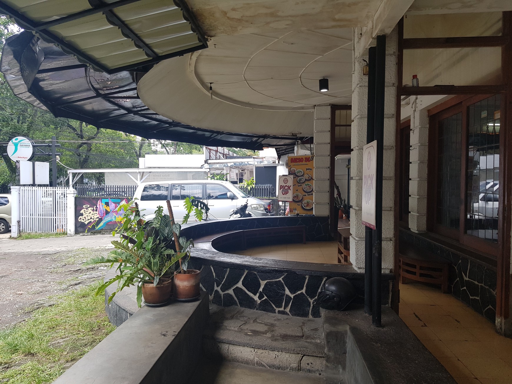 Rumah Legendaris Dekat Gedung Sate Bandung