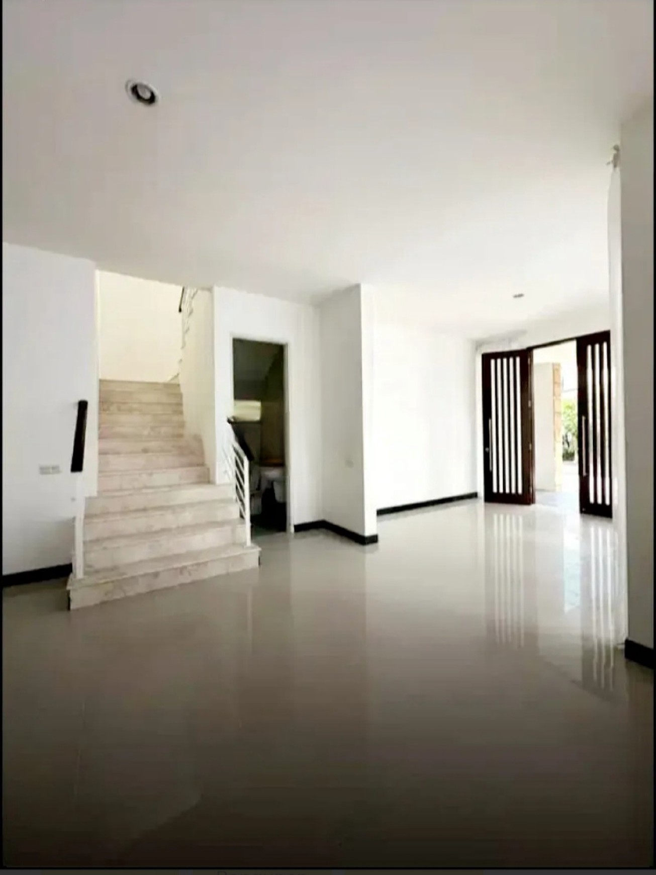MURAH Disewakan Rumah Royal Residence PRIVATE Swimming Pool FULL FURNISHED dekat Citraland, Dian Istana, Graha Family, Pakuwon Mall, PTC