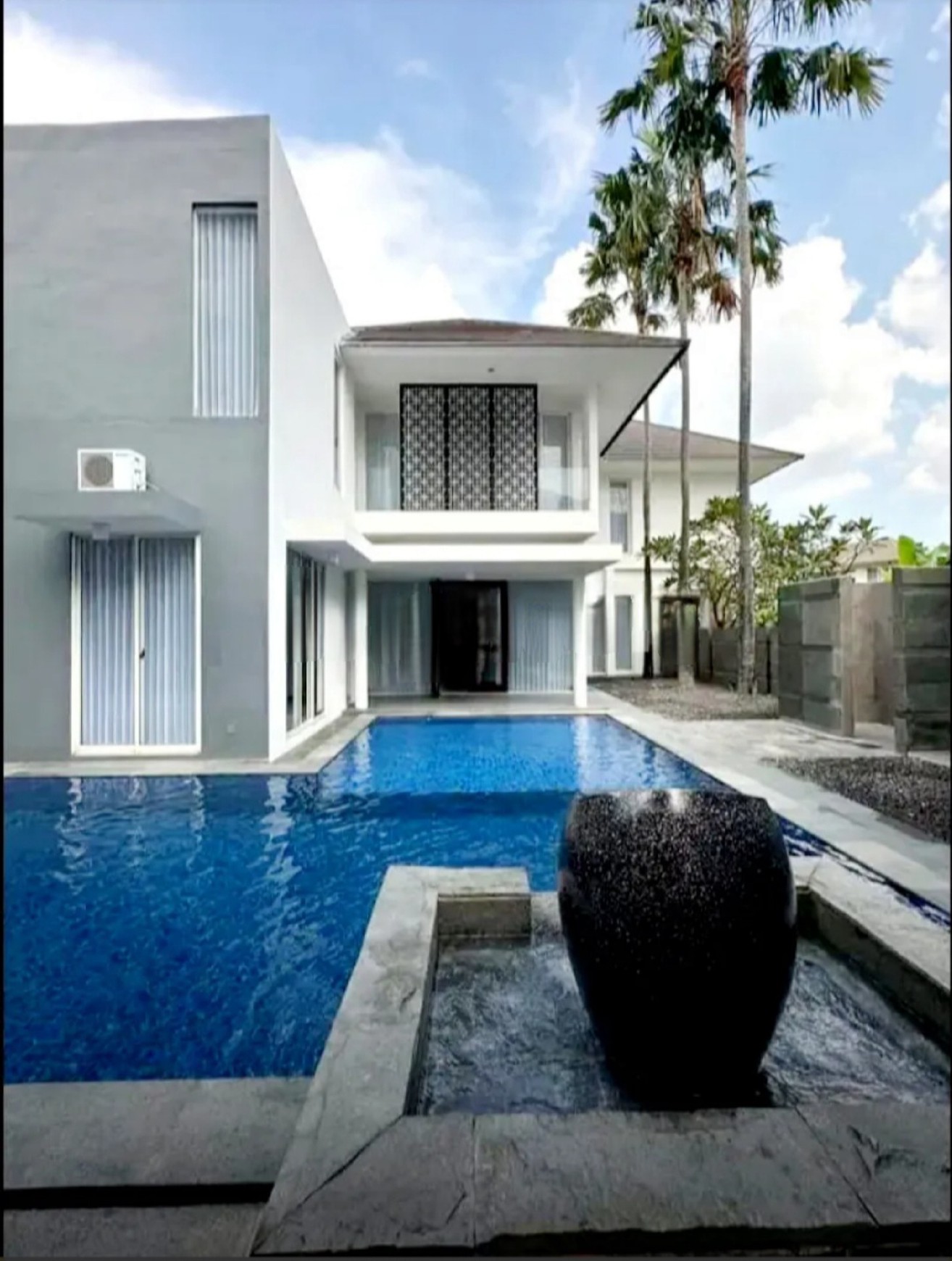 MURAH Disewakan Rumah Royal Residence PRIVATE Swimming Pool FULL FURNISHED dekat Citraland, Dian Istana, Graha Family, Pakuwon Mall, PTC