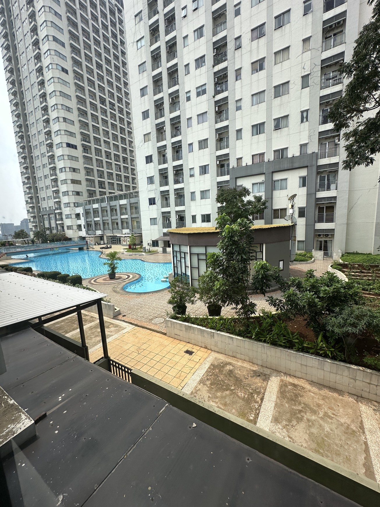 Dijual Rumah Modern Tropis Cosmo Park Residence - Thamrin City - Tanah Abang - Jakpus