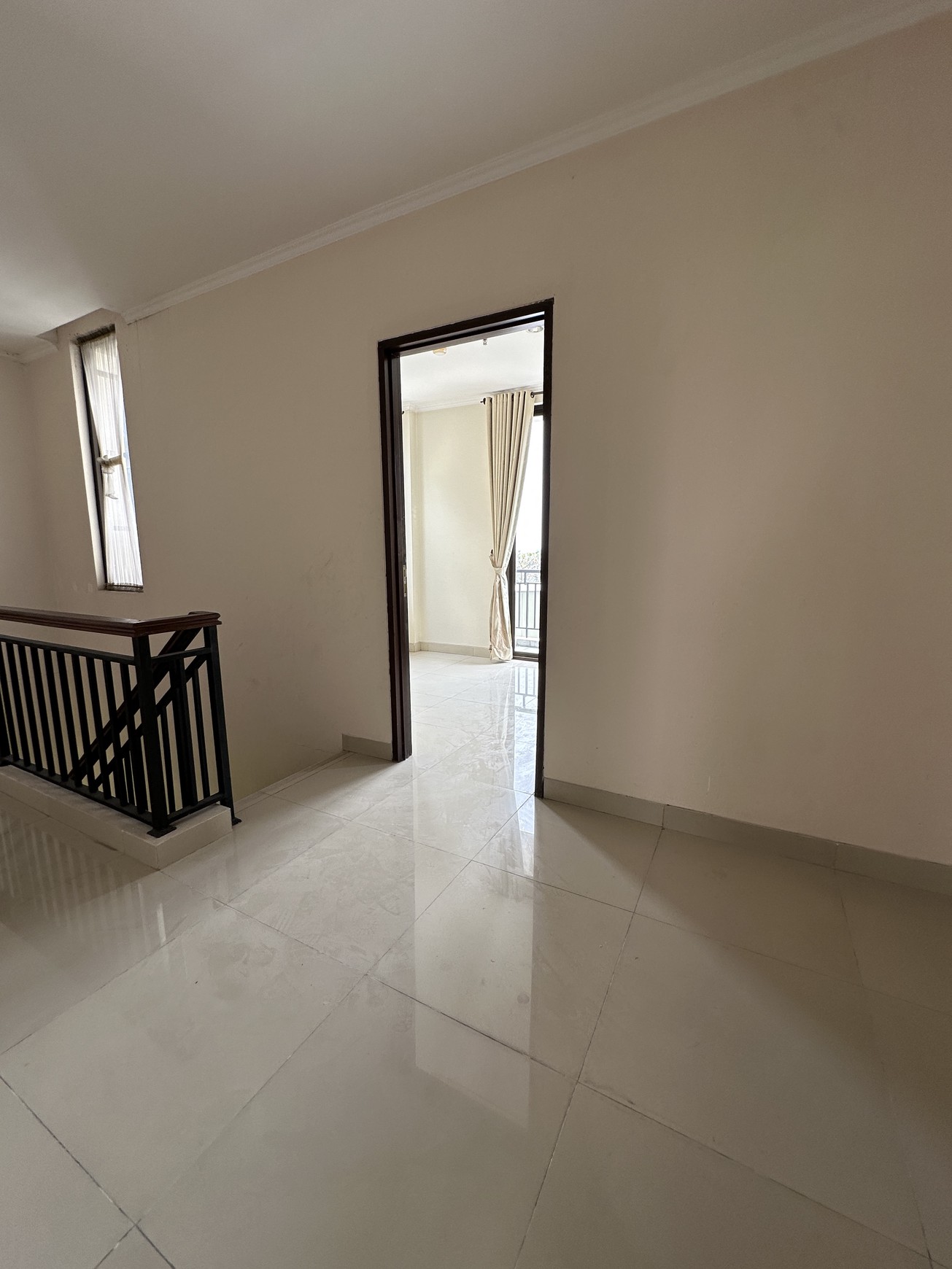 Dijual Rumah Modern Tropis Cosmo Park Residence - Thamrin City - Tanah Abang - Jakpus