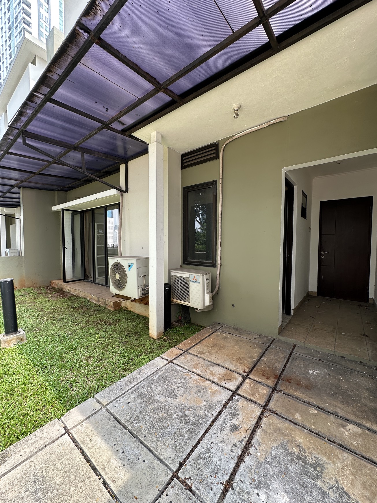 Dijual Rumah Modern Tropis Cosmo Park Residence - Thamrin City - Tanah Abang - Jakpus