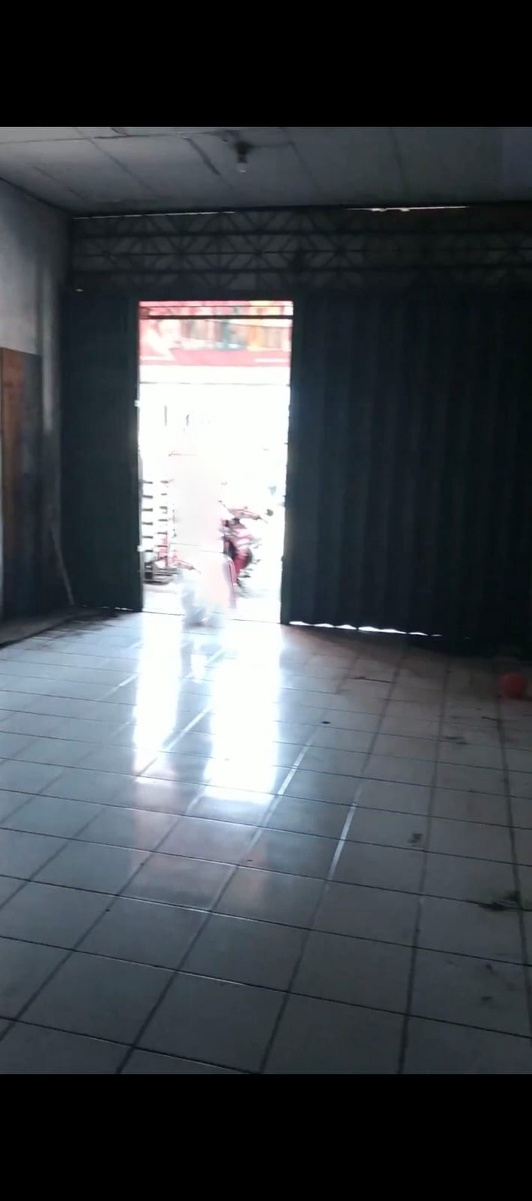 Ruko 3½ Siap Pakai dan Lokasi Strategis Pinggir Jalan Raya