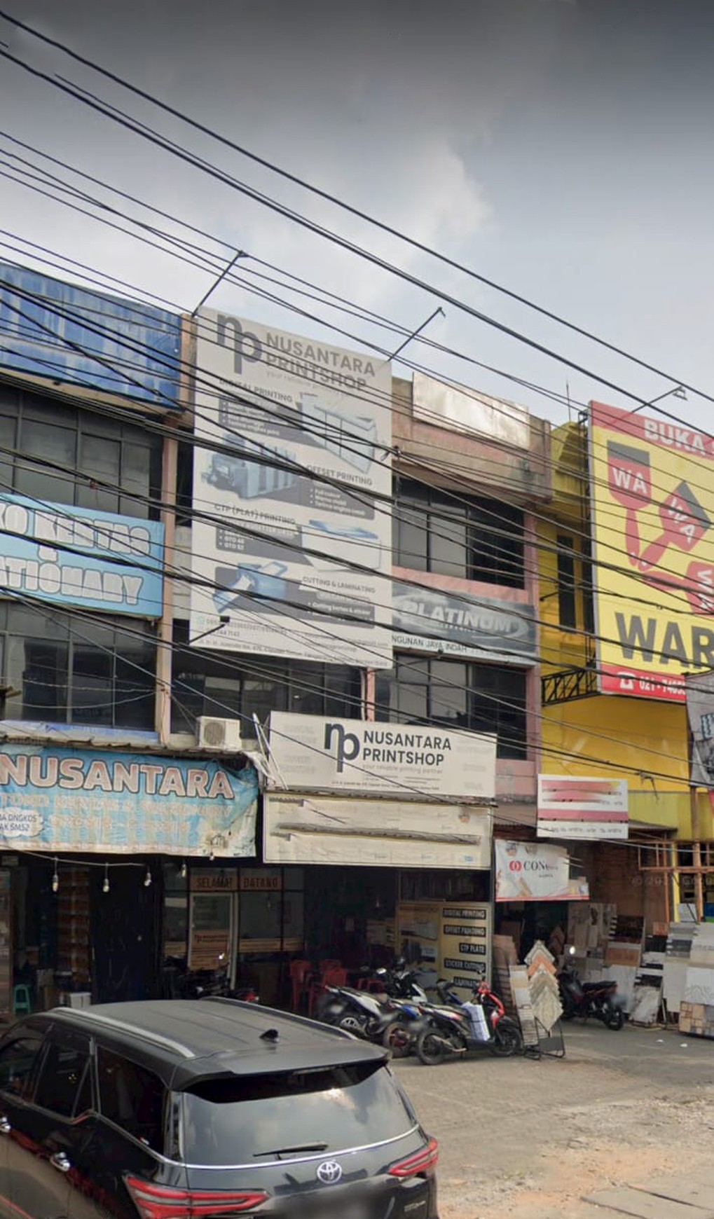 Ruko 3½ Siap Pakai dan Lokasi Strategis Pinggir Jalan Raya