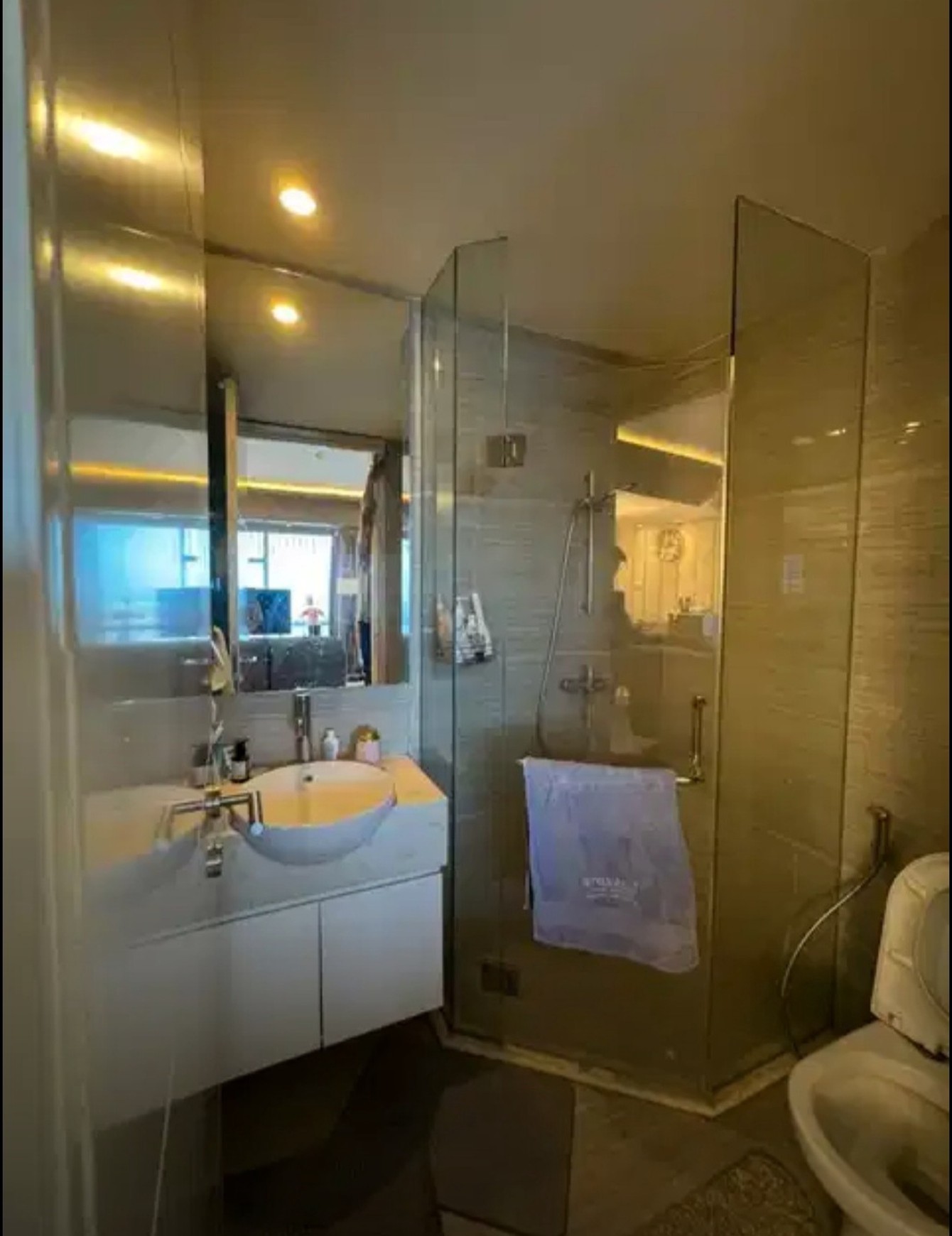 Dijual /Disewakan Apartemen La Riz Mansion Pakuwon Mall Tipe 3 Bedroom FULL FURNISHED Modern Mewah