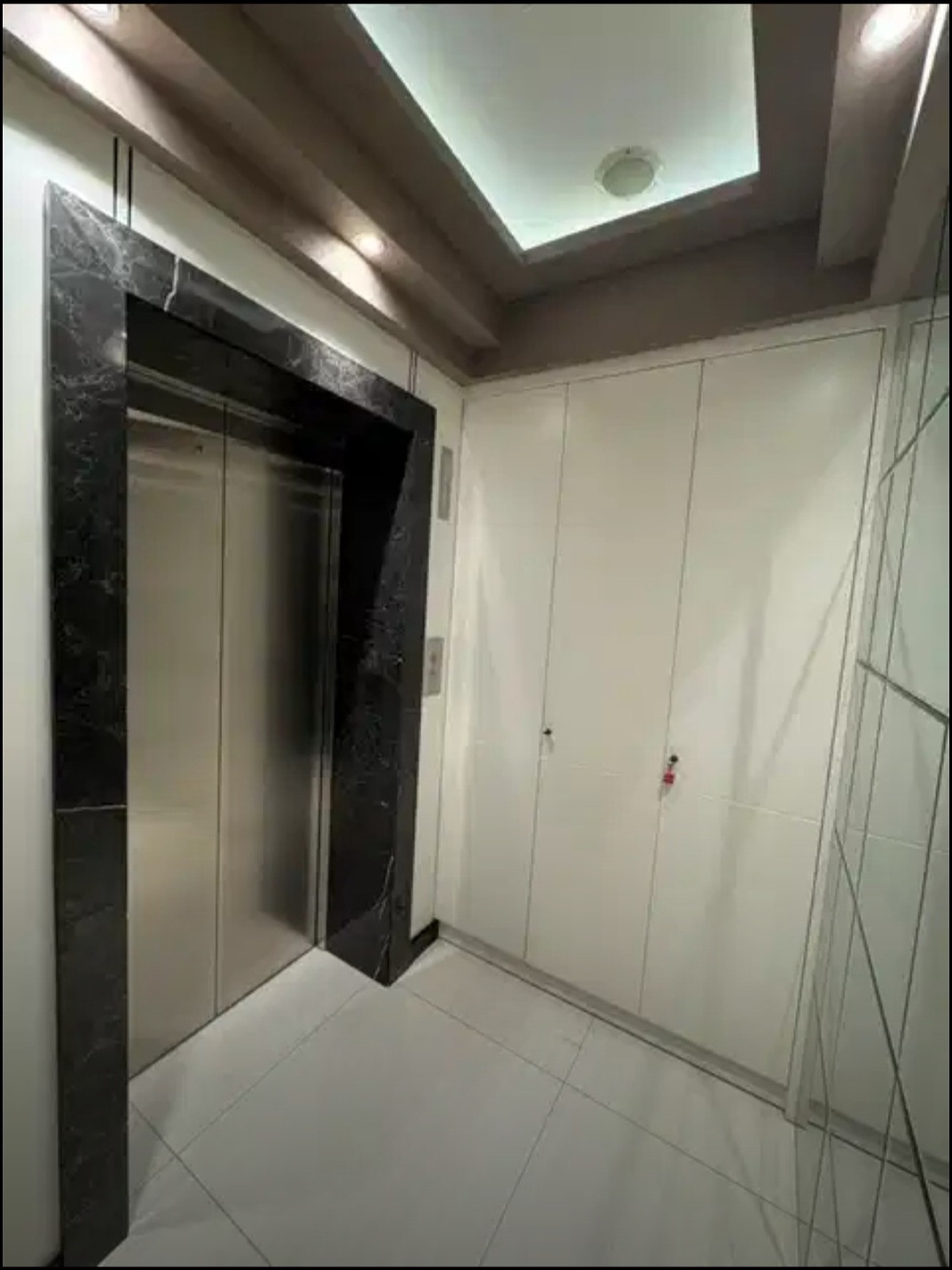 Dijual /Disewakan Apartemen La Riz Mansion Pakuwon Mall Tipe 3 Bedroom FULL FURNISHED Modern Mewah