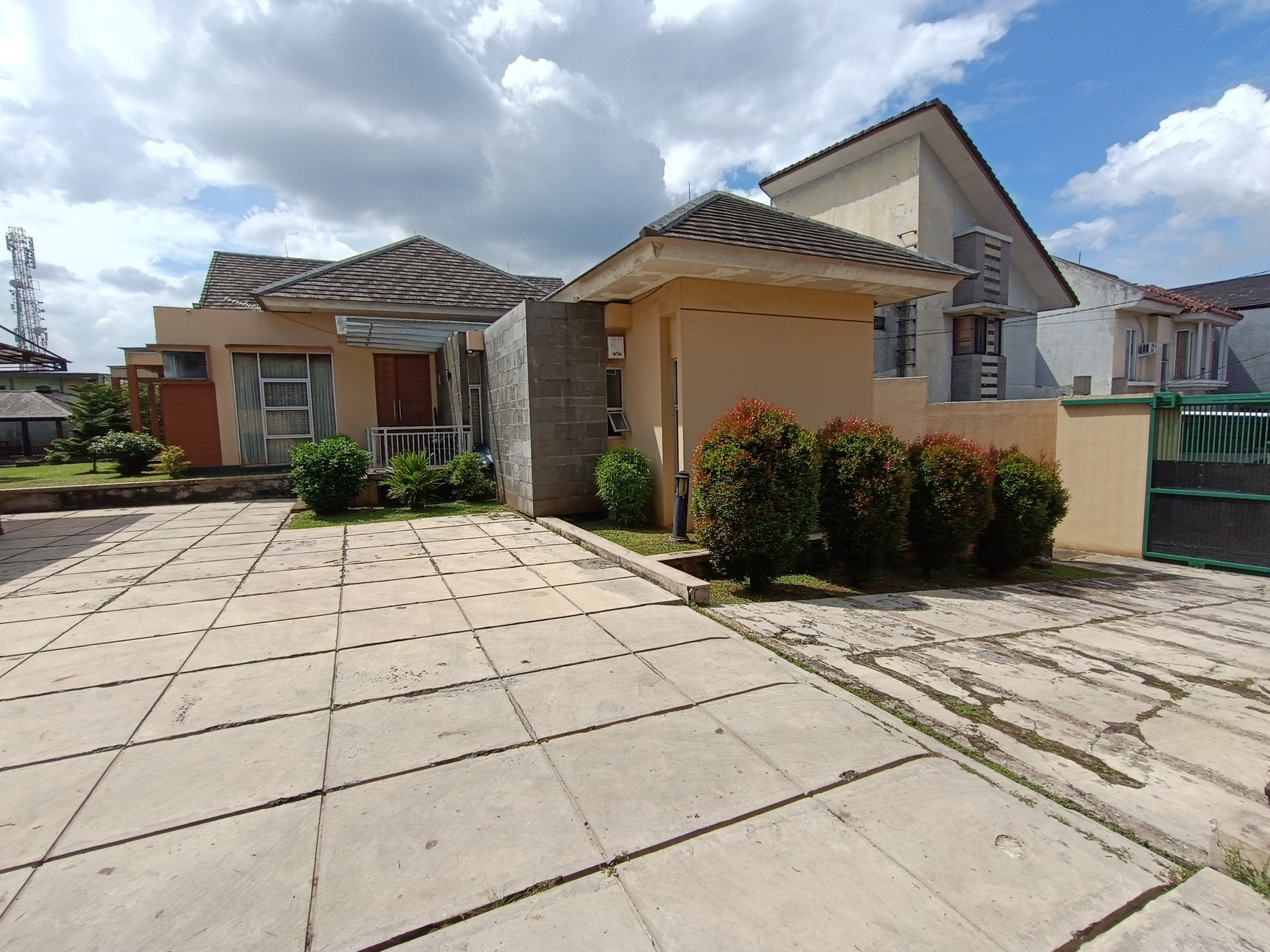 Rumah Luas dalam Komplek SHM Siap Huni dengan Hunian Nyaman @ Bintaro Sektor 9