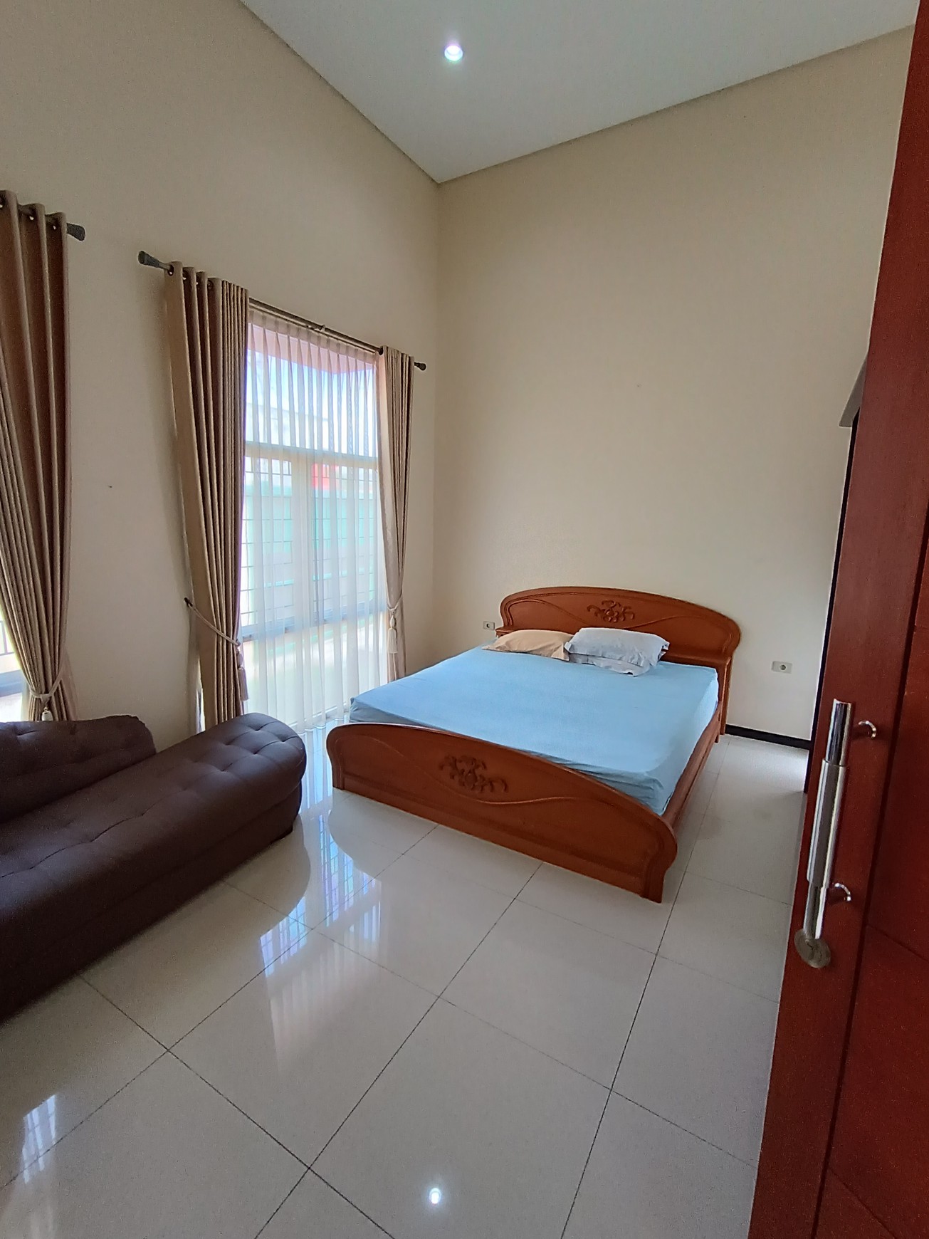 Rumah Luas dalam Komplek SHM Siap Huni dengan Hunian Nyaman @ Bintaro Sektor 9