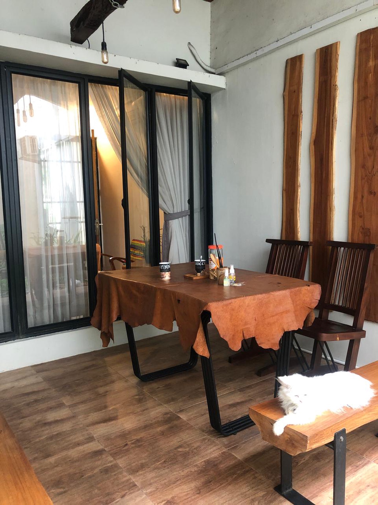 Rumah cantik bagus nyaman asri siap huni di Bojongsari- Depok.