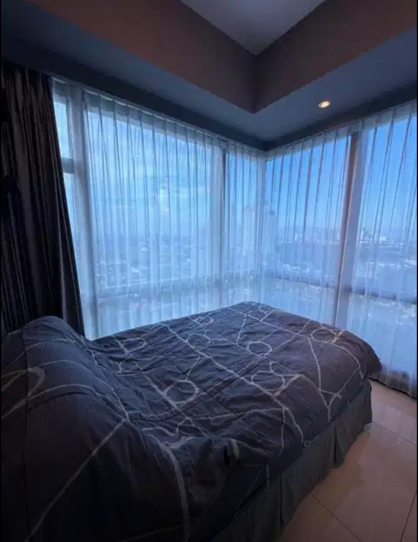 Disewakan Apartemen La Riz Mansion Pakuwon Mall Tipe 3 Bedroom Full furnished Modern Mewah