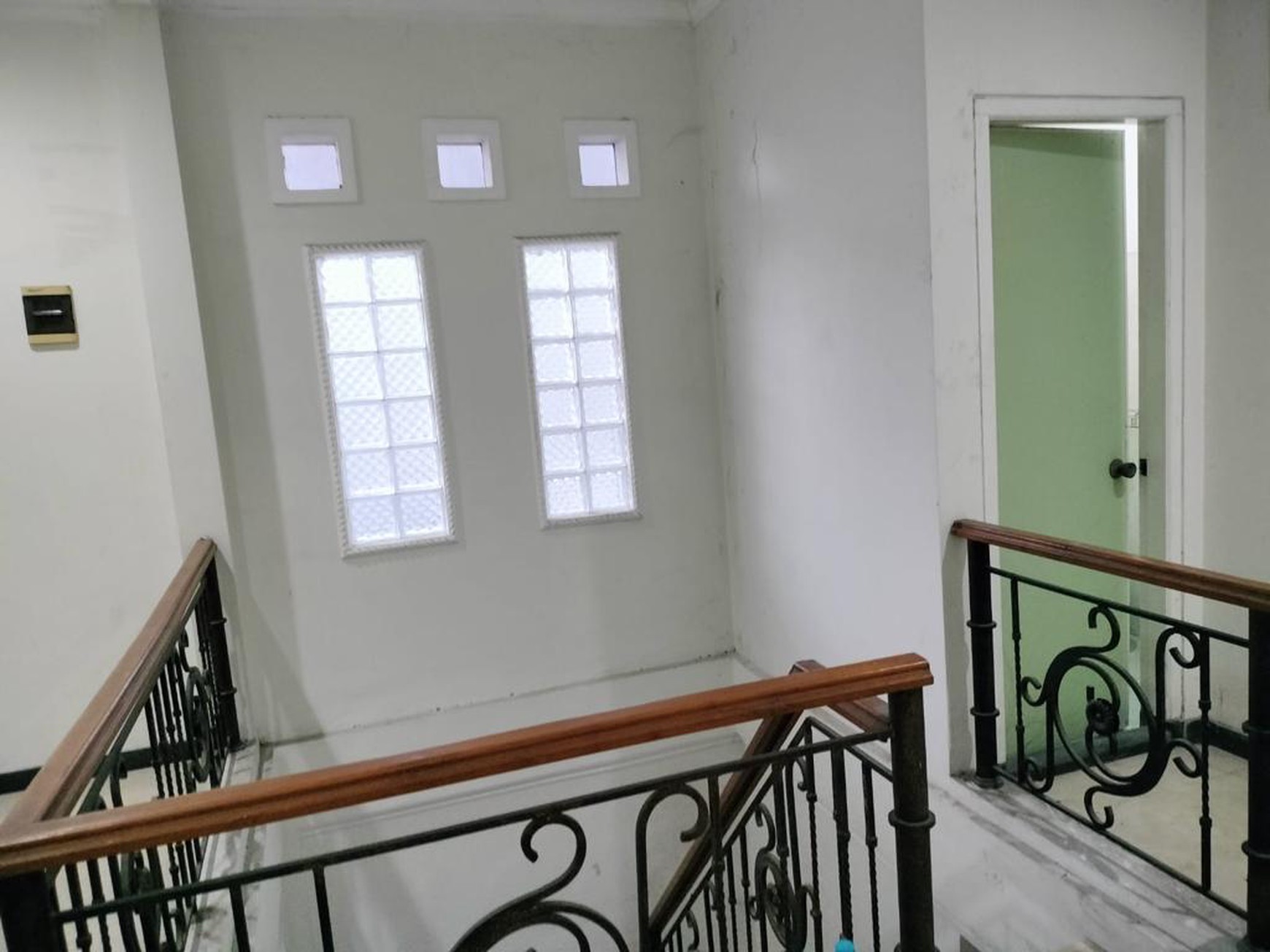 Rumah 2 Lantai Lokasi Premium di Penjaringan Sari, Rungkut Surabaya