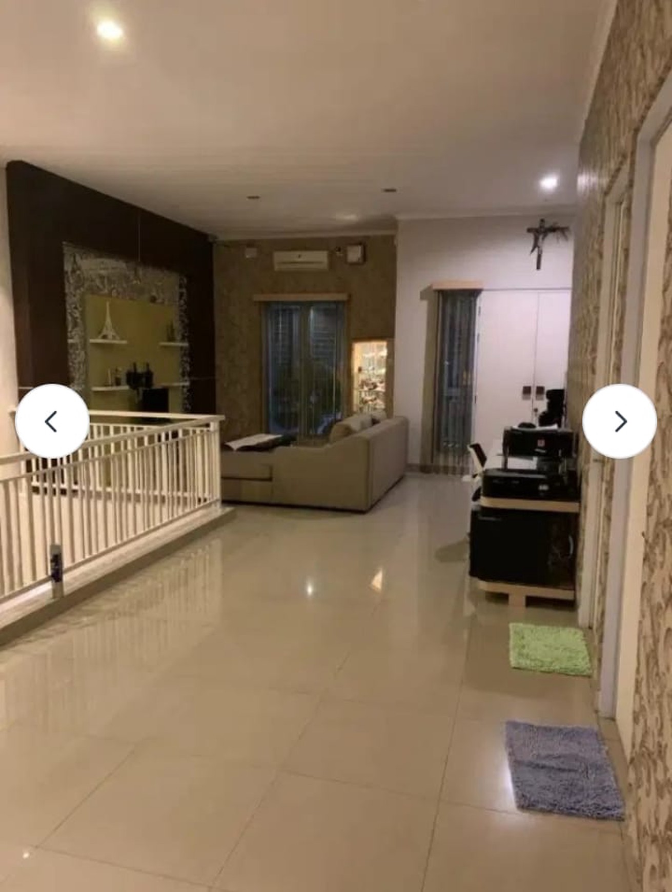 Rumah siap huni manyar indah dekat galaxi mall tidak jauh dari pusat perbalanjaan