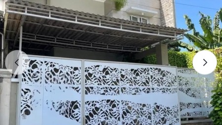 Rumah siap huni manyar indah dekat galaxi mall tidak jauh dari pusat perbalanjaan 
