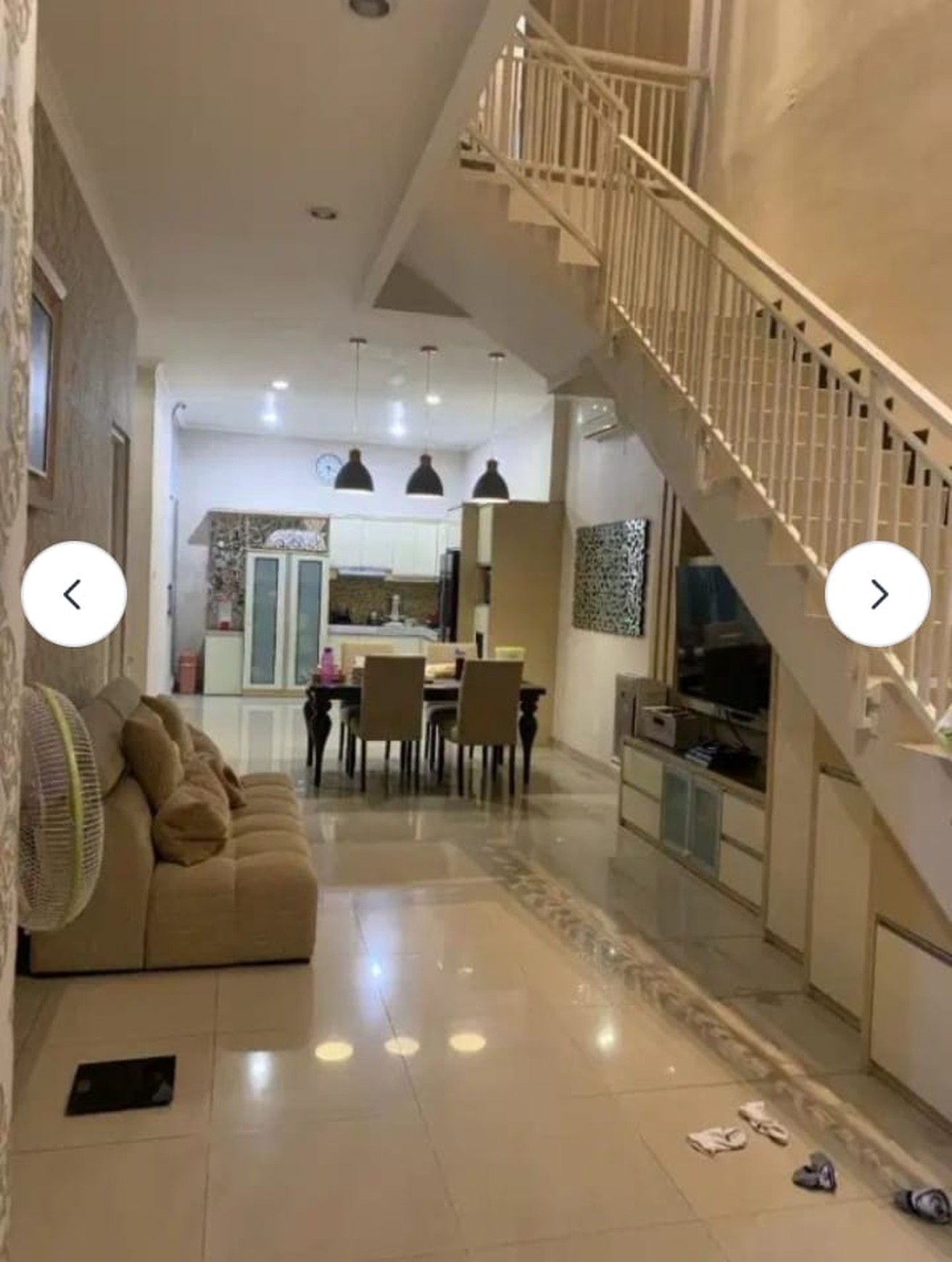 Rumah siap huni manyar indah dekat galaxi mall tidak jauh dari pusat perbalanjaan