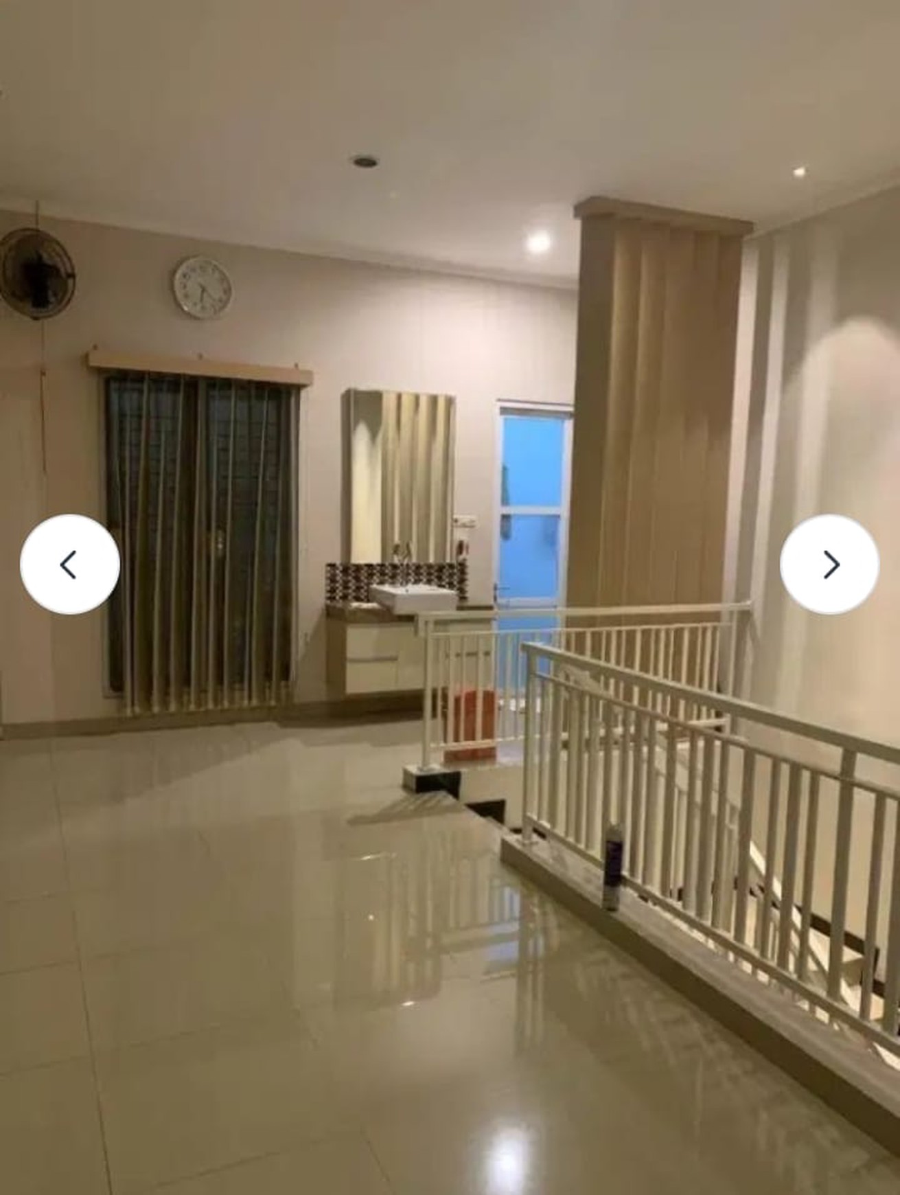 Rumah siap huni manyar indah dekat galaxi mall tidak jauh dari pusat perbalanjaan