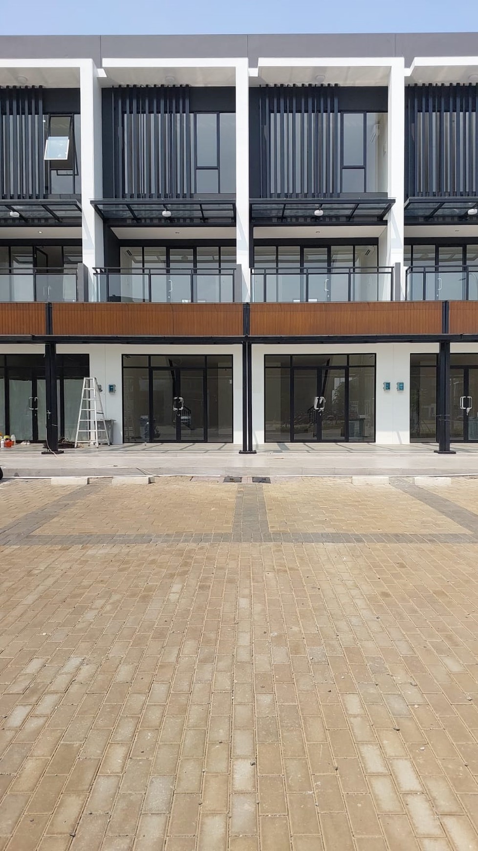 Ruko Brand New Hampton Prominade model Alfresco di Jalan Gading Serpong Boulevard