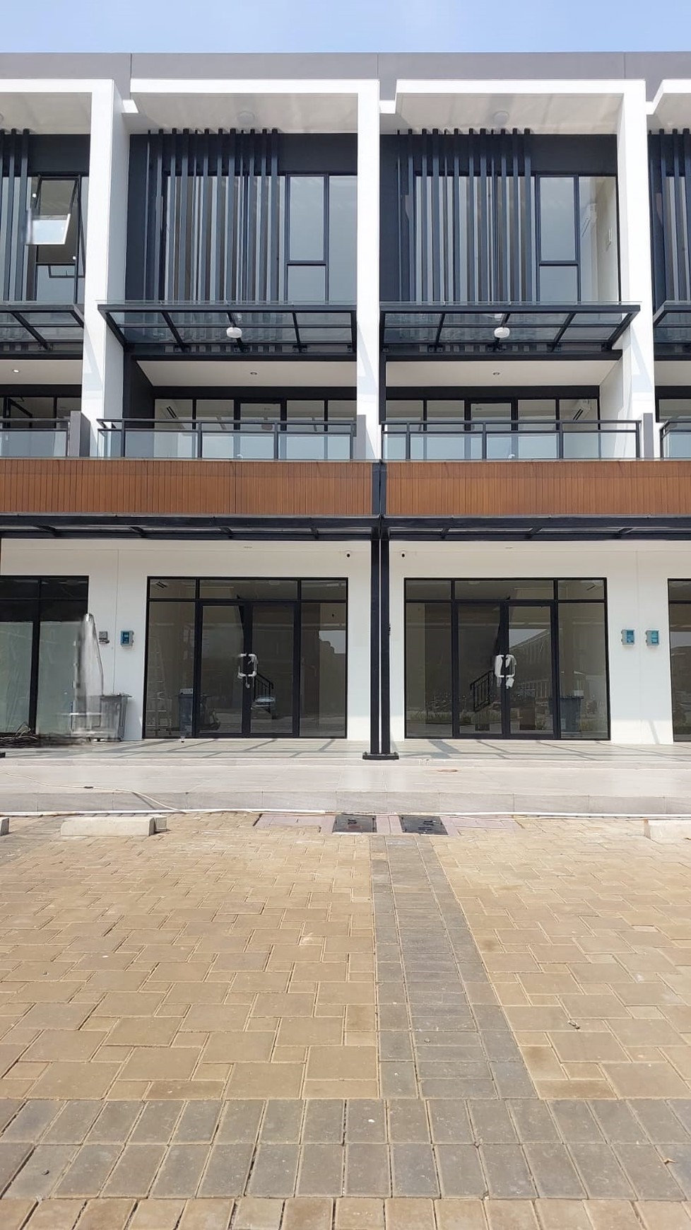 Ruko Brand New Hampton Prominade model Alfresco di Jalan Gading Serpong Boulevard