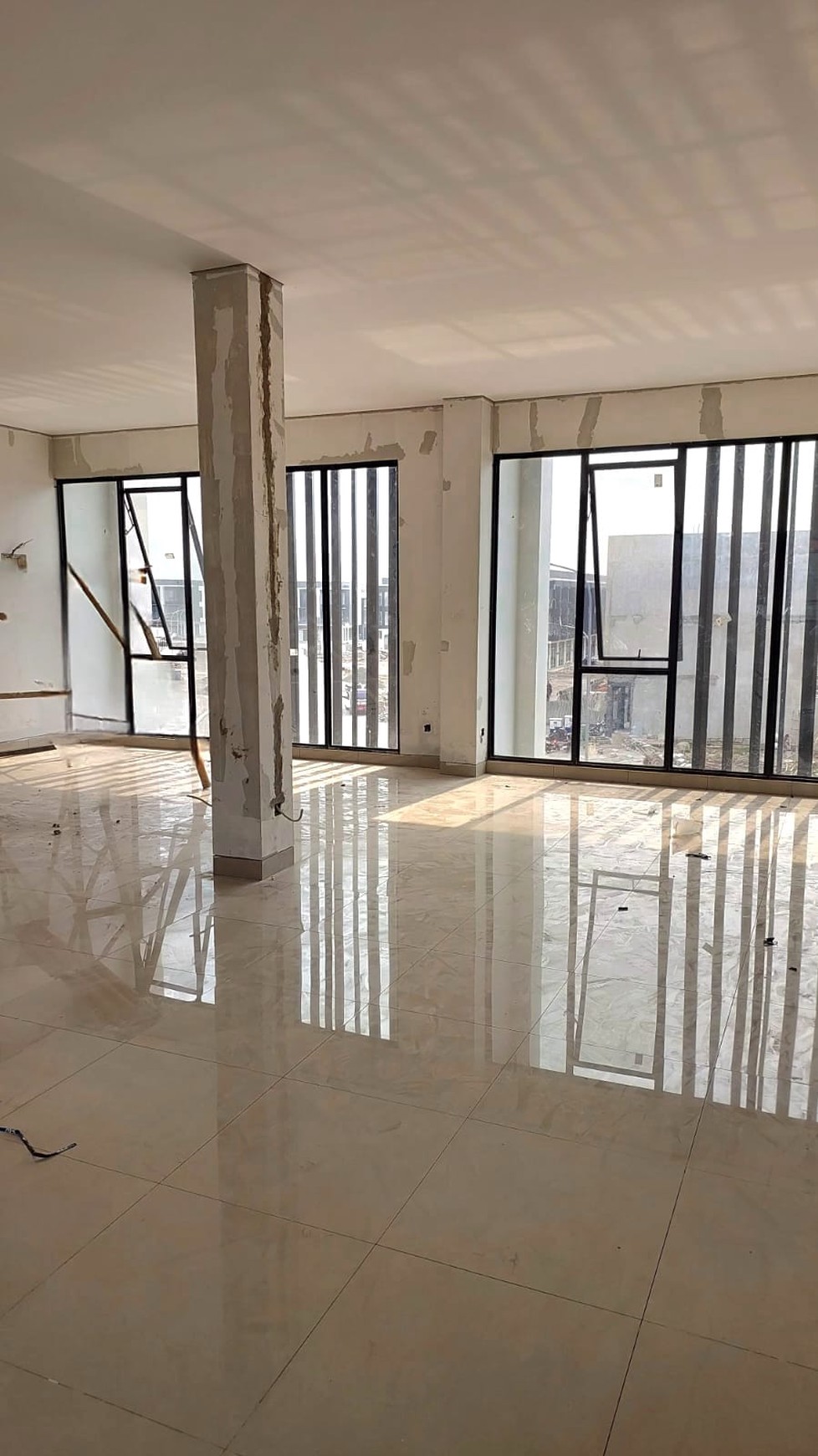 Ruko Brand New Hampton Prominade model Alfresco di Jalan Gading Serpong Boulevard