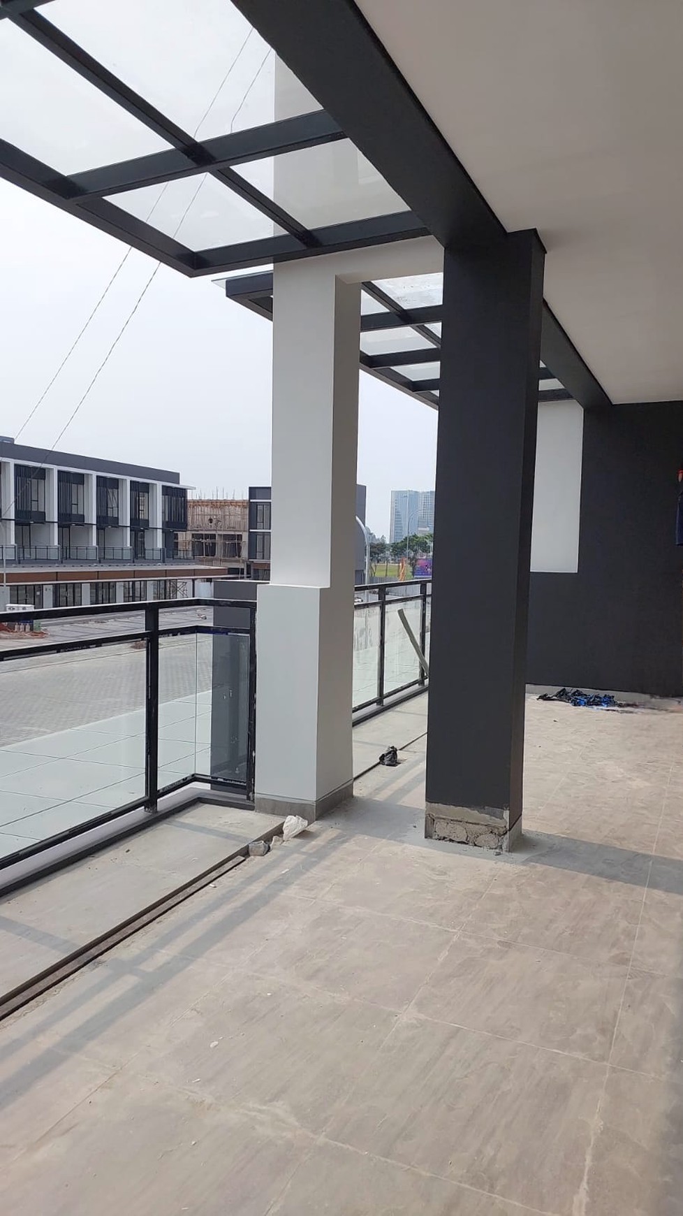 Ruko Brand New Hampton Prominade model Alfresco di Jalan Gading Serpong Boulevard