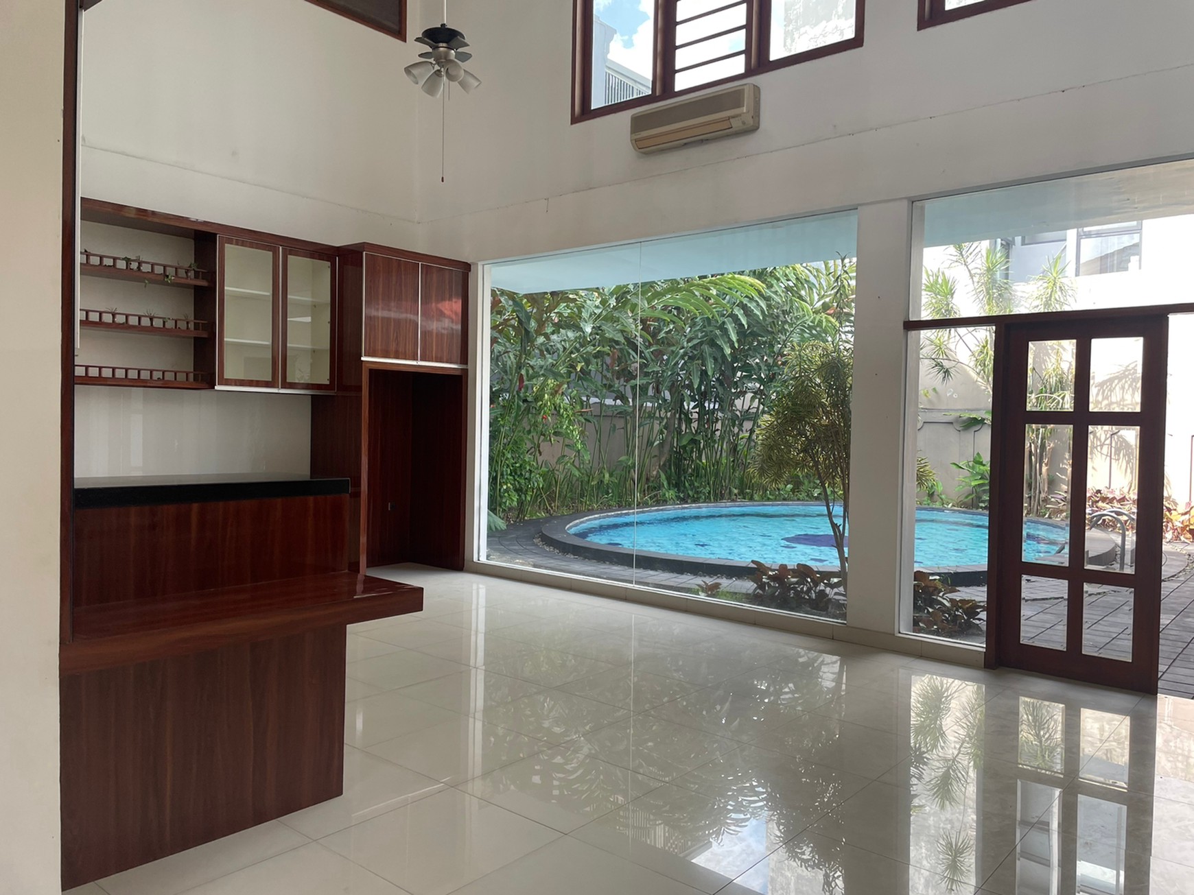 Rumah 2 Lantai SHM Luas Siap Huni Lokasi Tengah Kota @Pondok Indah, Jakarta Selatan