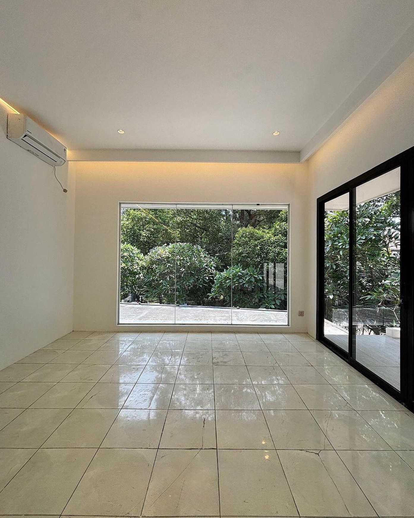 DIJUAL EXCLUSIVE PROPERTY IN KEBAYORAN BARU - PRIME LOCATION BEHIND SENAYAN CITY!