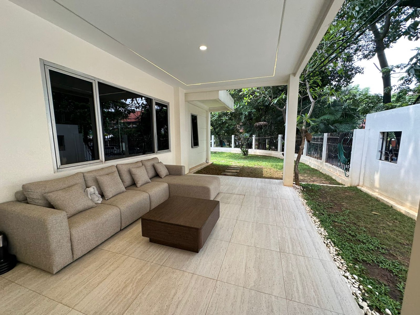 DIJUAL EXCLUSIVE PROPERTY IN KEBAYORAN BARU - PRIME LOCATION BEHIND SENAYAN CITY!