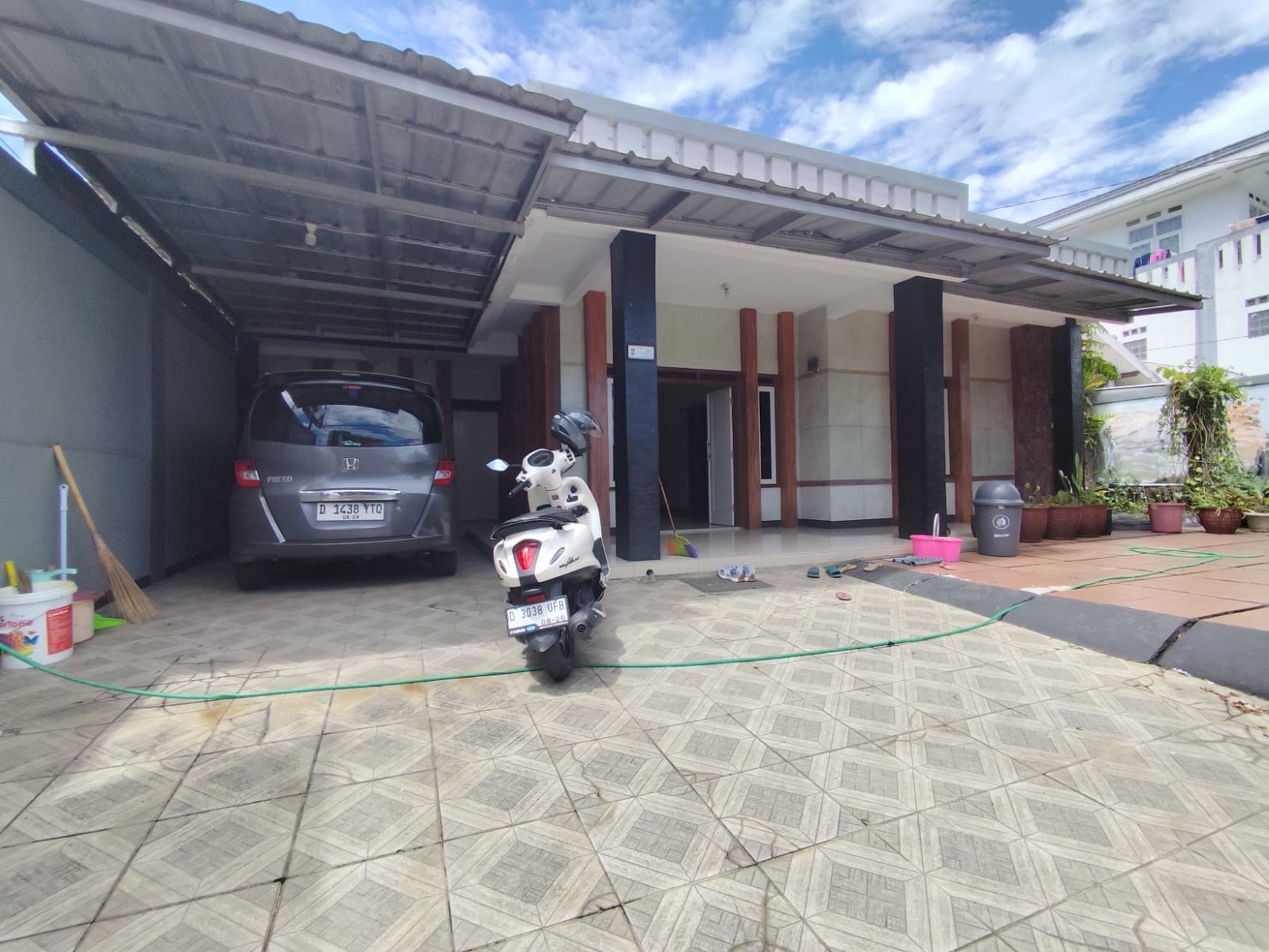 Rumah Minimalis Asri di jl Raya Pasirhalang, Bandung