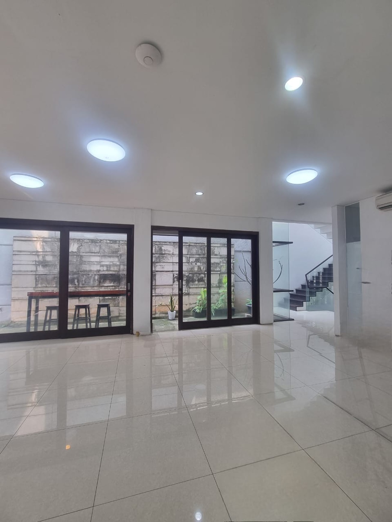 Rumah Radio Dalam Dekat PIM 1, Jakarta Selatan