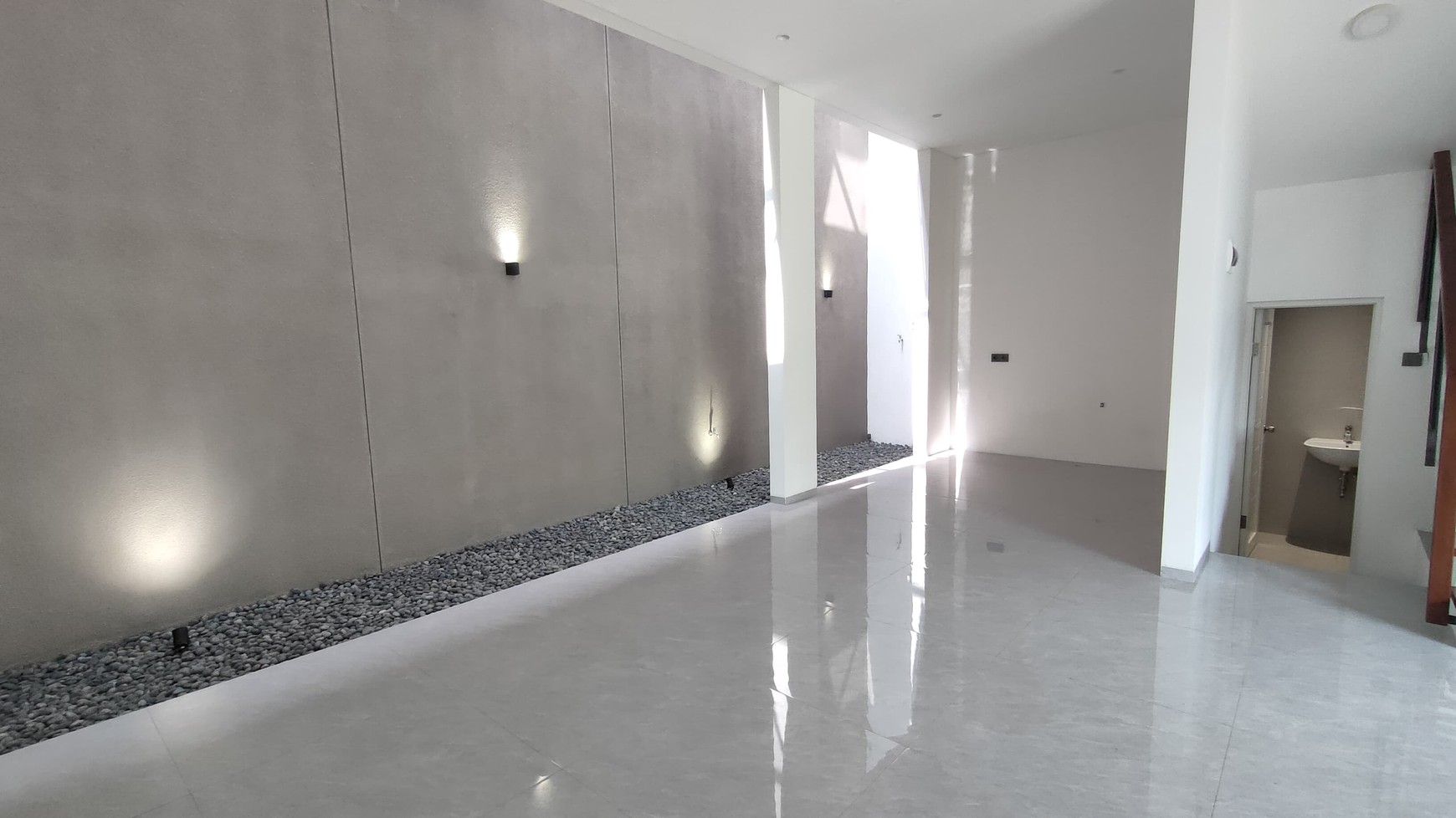 Dijual Rumah Baru Modern di Komplek Setraduta Bandung