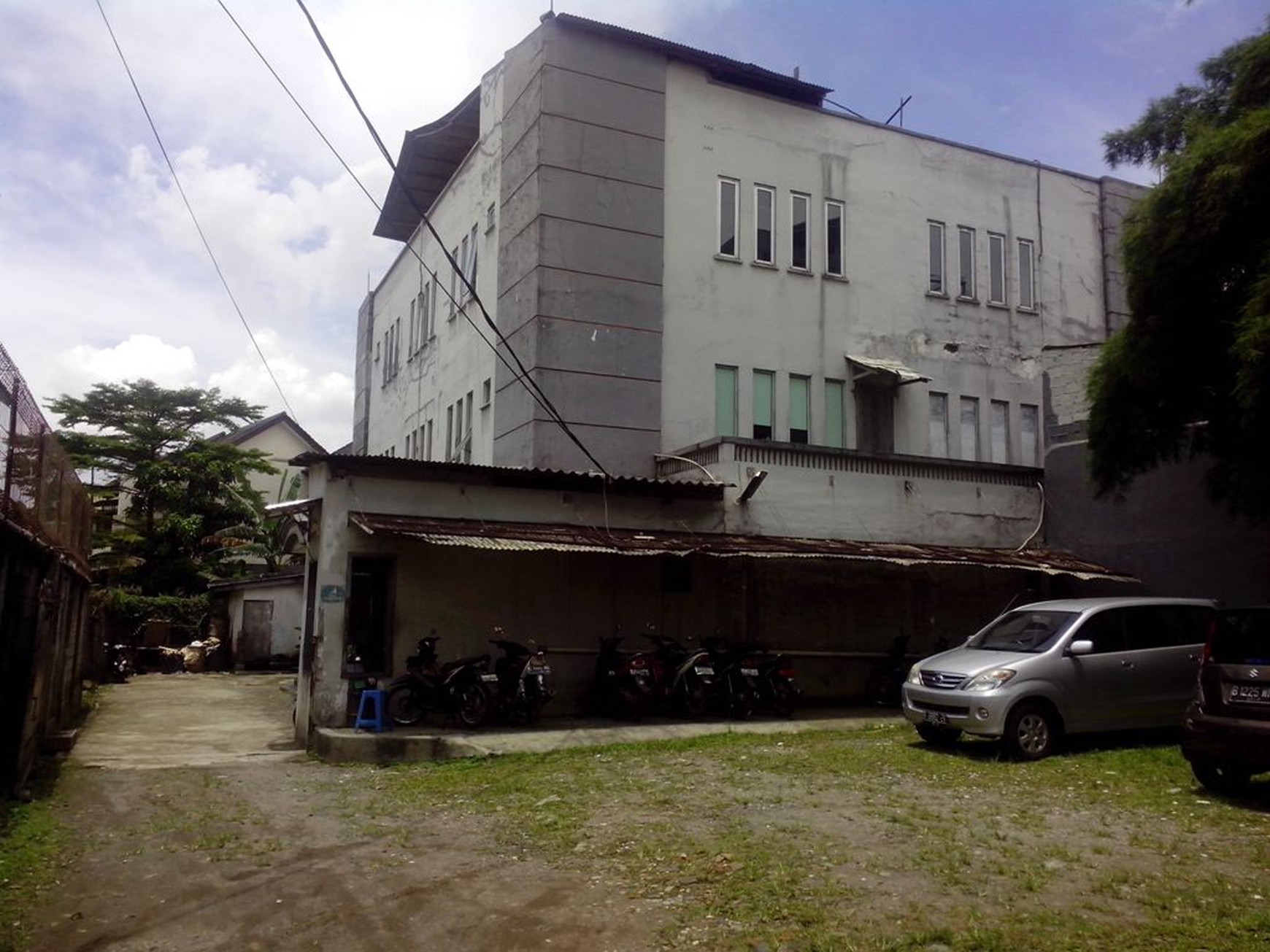 Gedung Perkantoran Dan Kavling Veteran Jakarta Selatan,cocok untuk usaha,pinggir jalan raya,harga masih nego