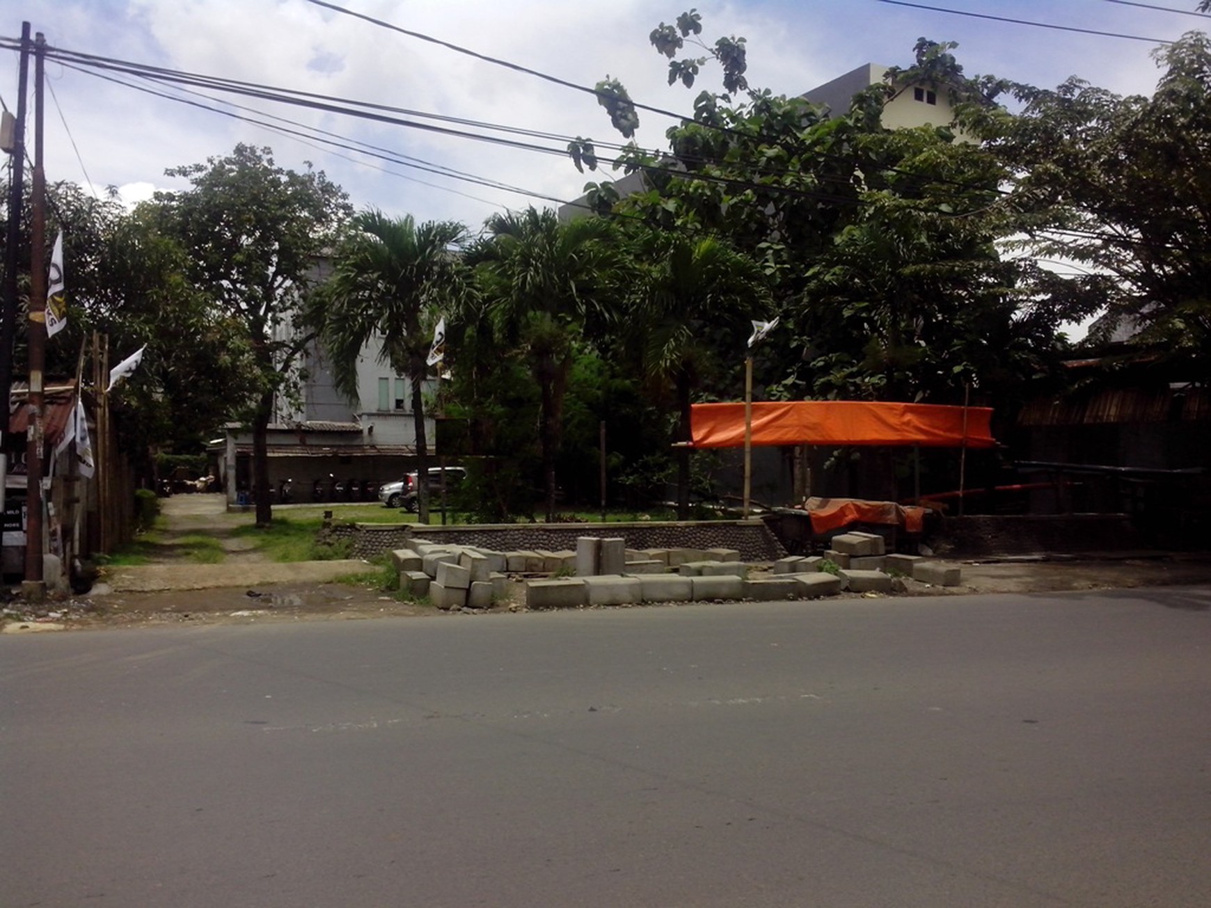 Gedung Perkantoran Dan Kavling Veteran Jakarta Selatan,cocok untuk usaha,pinggir jalan raya,harga masih nego