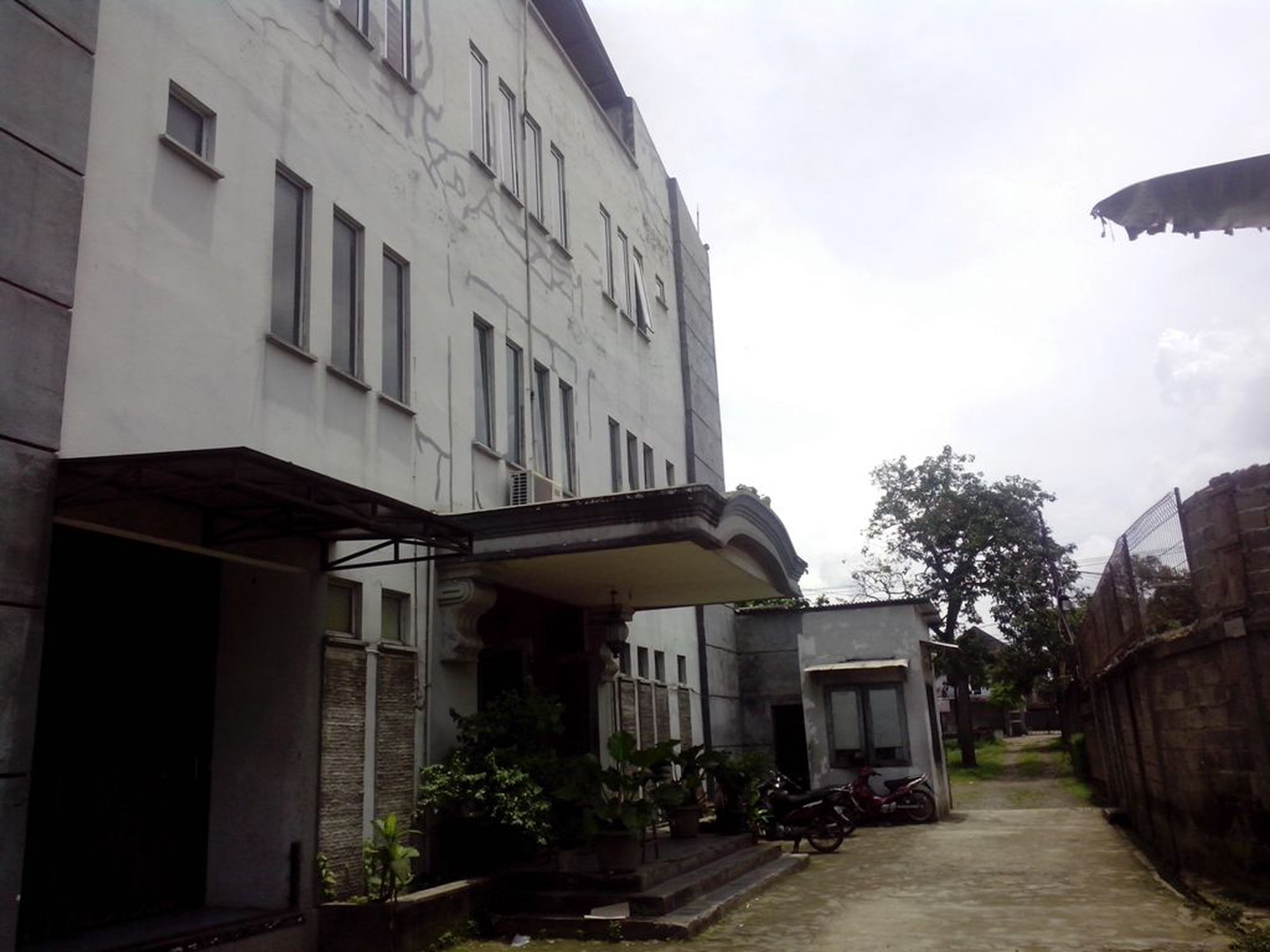 Gedung Perkantoran Dan Kavling Veteran Jakarta Selatan,cocok untuk usaha,pinggir jalan raya,harga masih nego