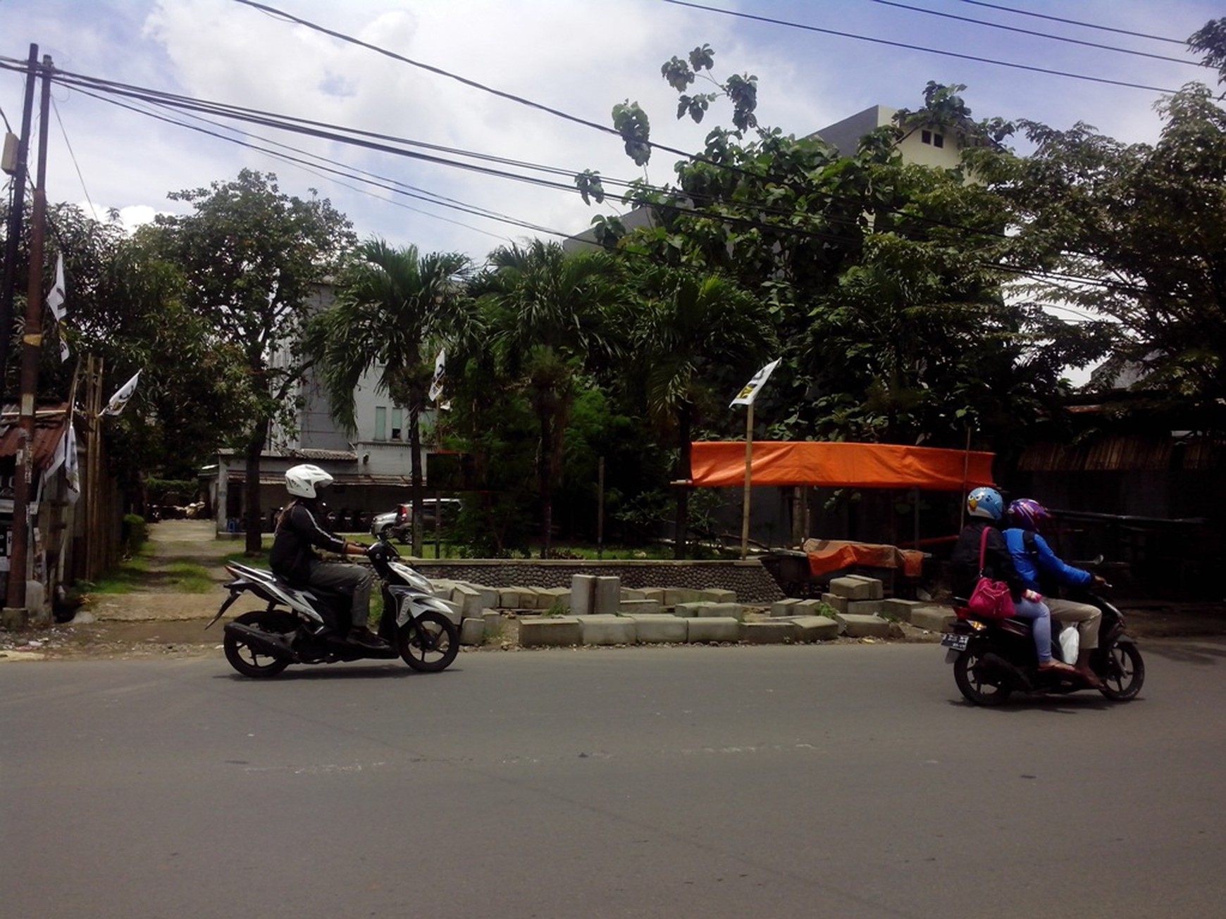 Gedung Perkantoran Dan Kavling Veteran Jakarta Selatan,cocok untuk usaha,pinggir jalan raya,harga masih nego
